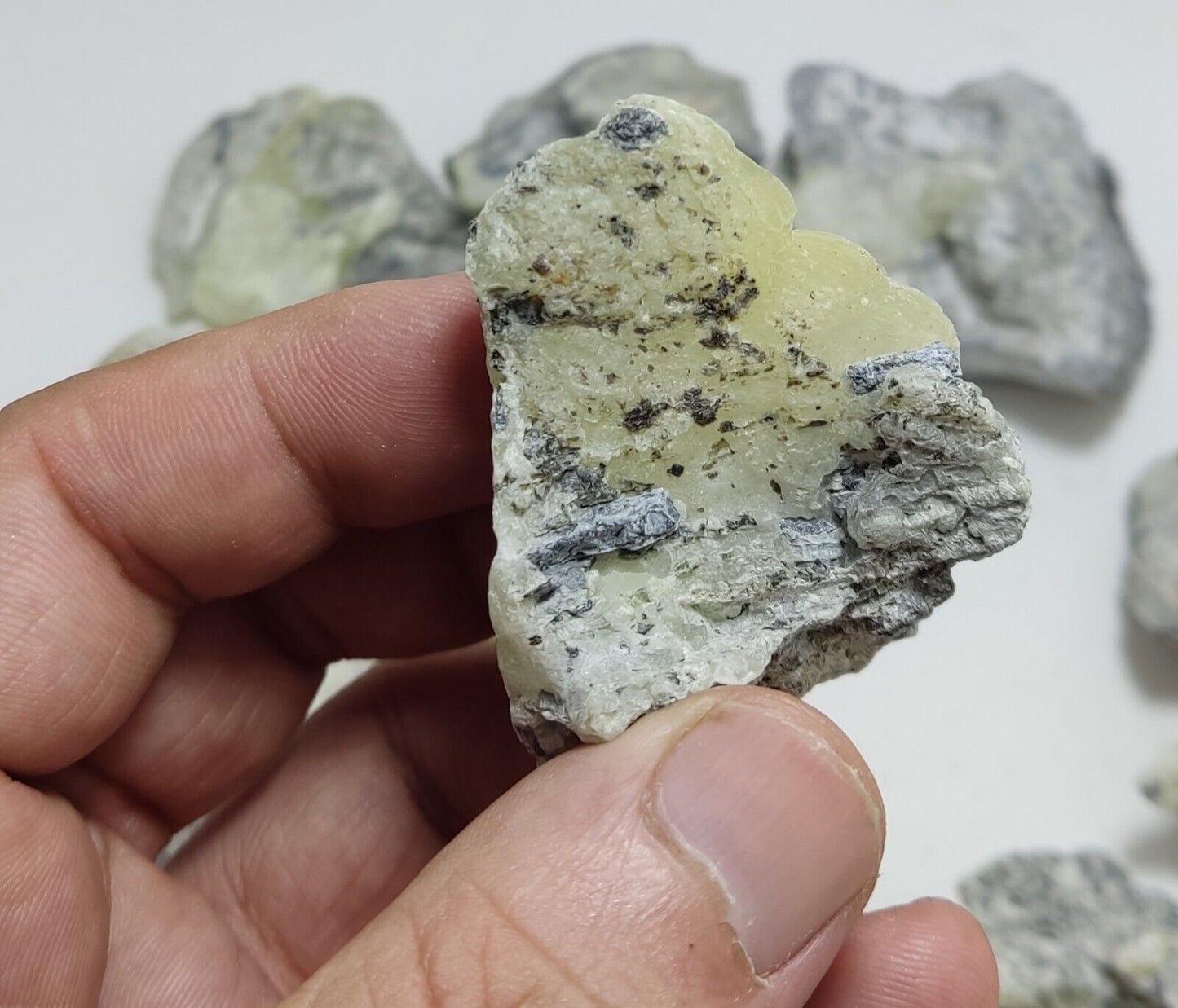 750 grams Brucite on matrix with chromite
