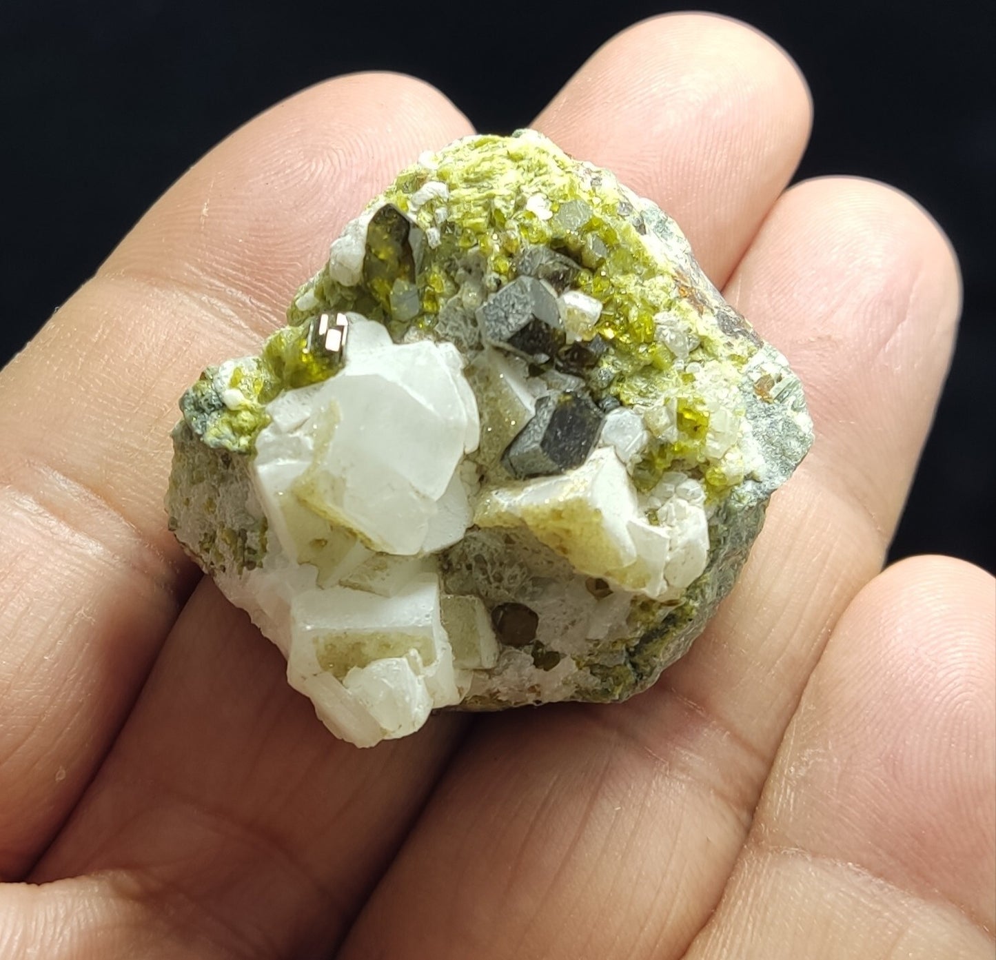 Andradite garnets on matrix with epidote and calcite 41 grams