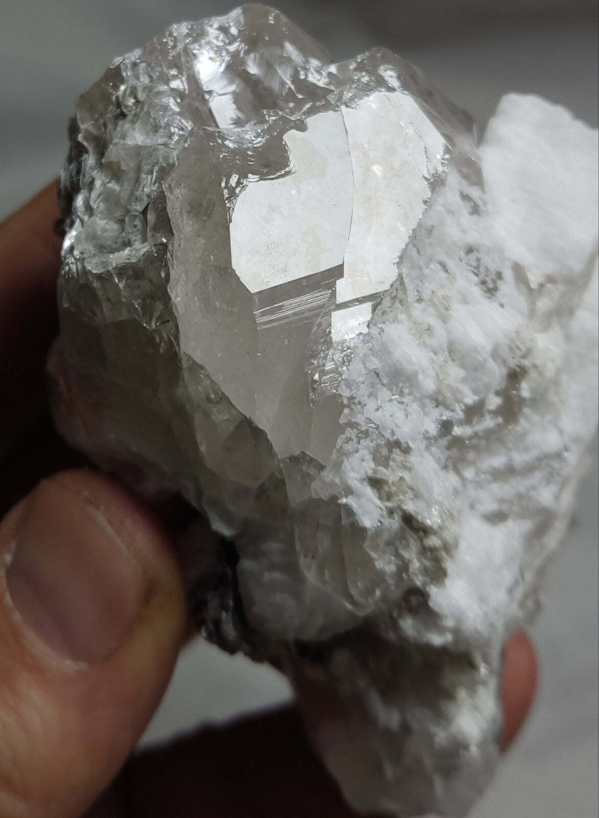 An amazing specimen of quartz with muscovite and albite 260 grams