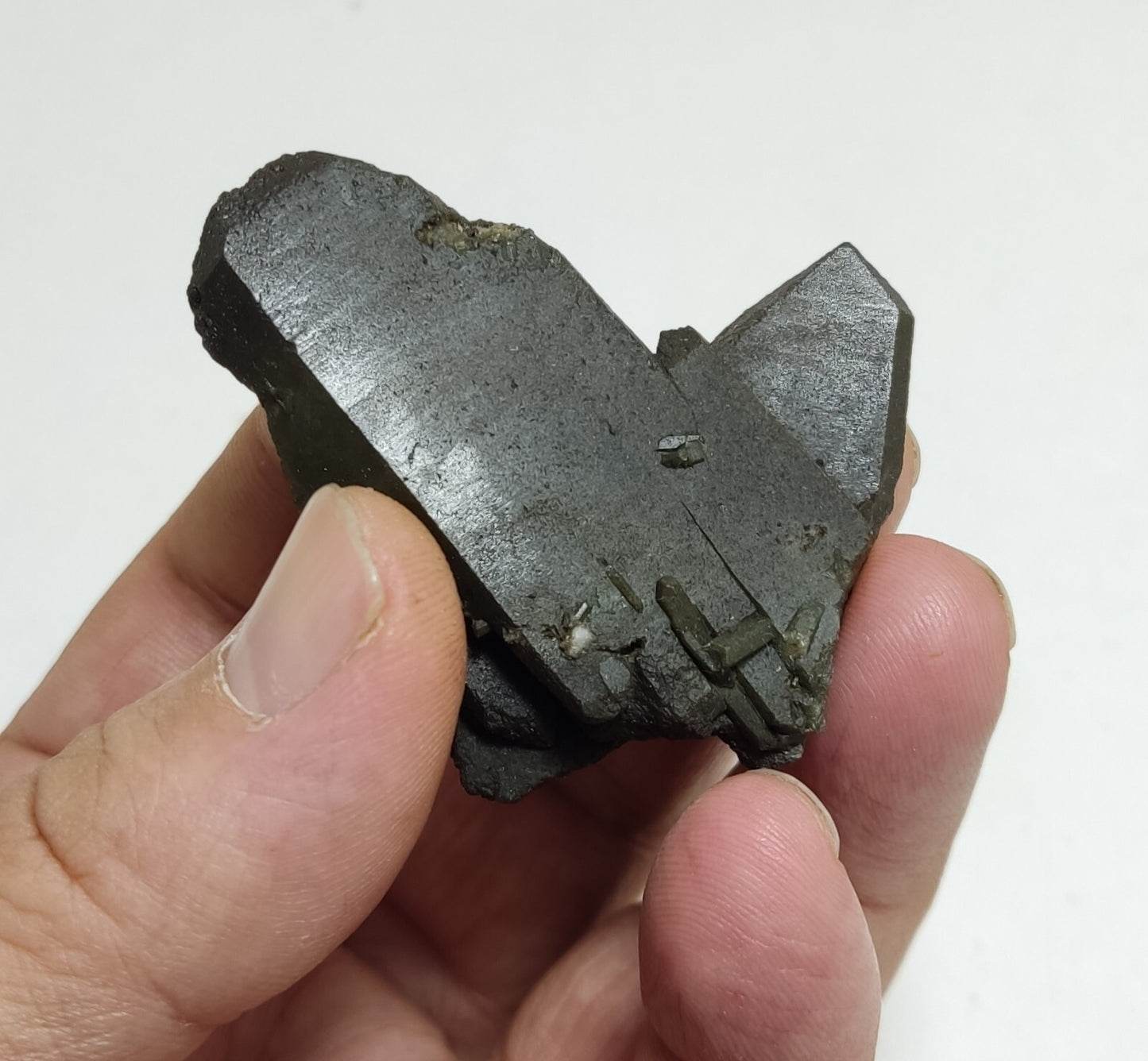 A very Aesthetic Natural beautifully terminated Chlorite Quartz crystal 36 grams