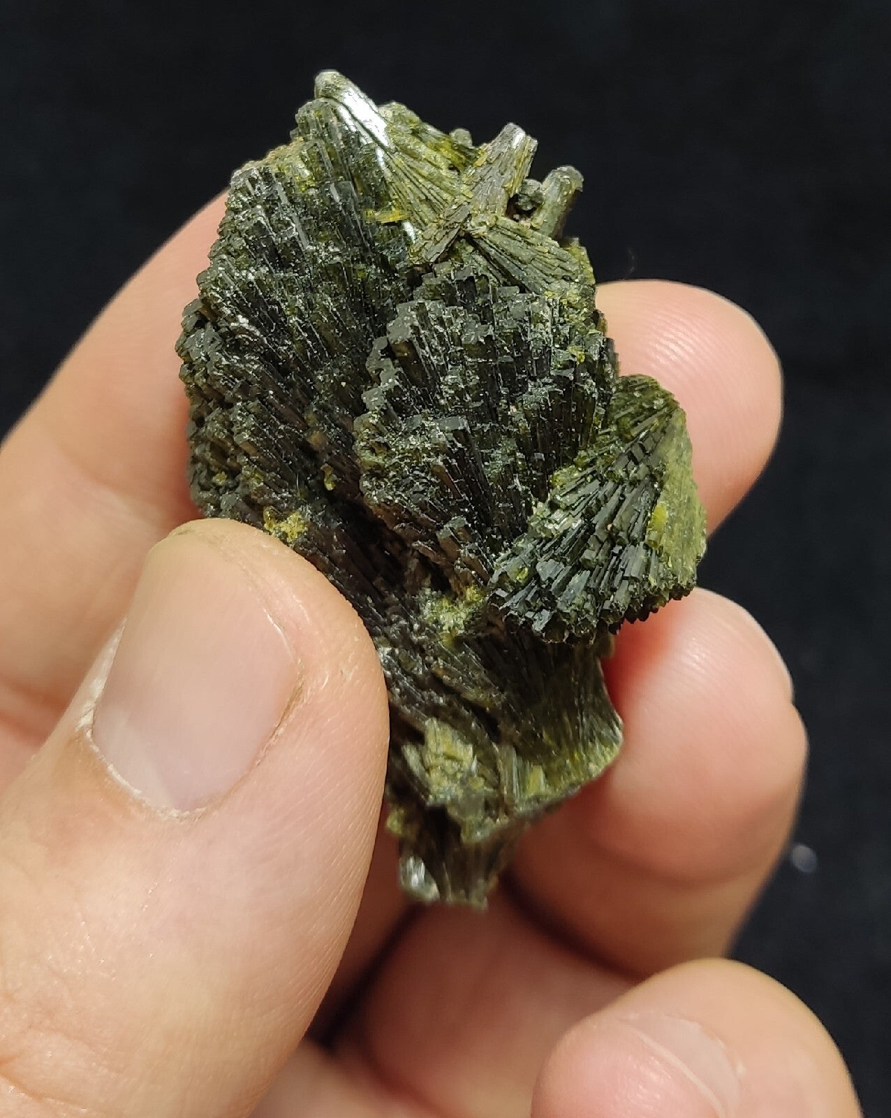 Single natural Epidote Crystal spray formations 29 grams