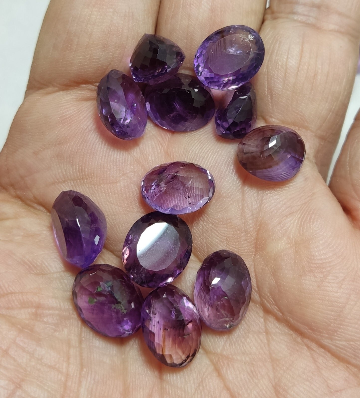290 Carats Amethyst gemstones