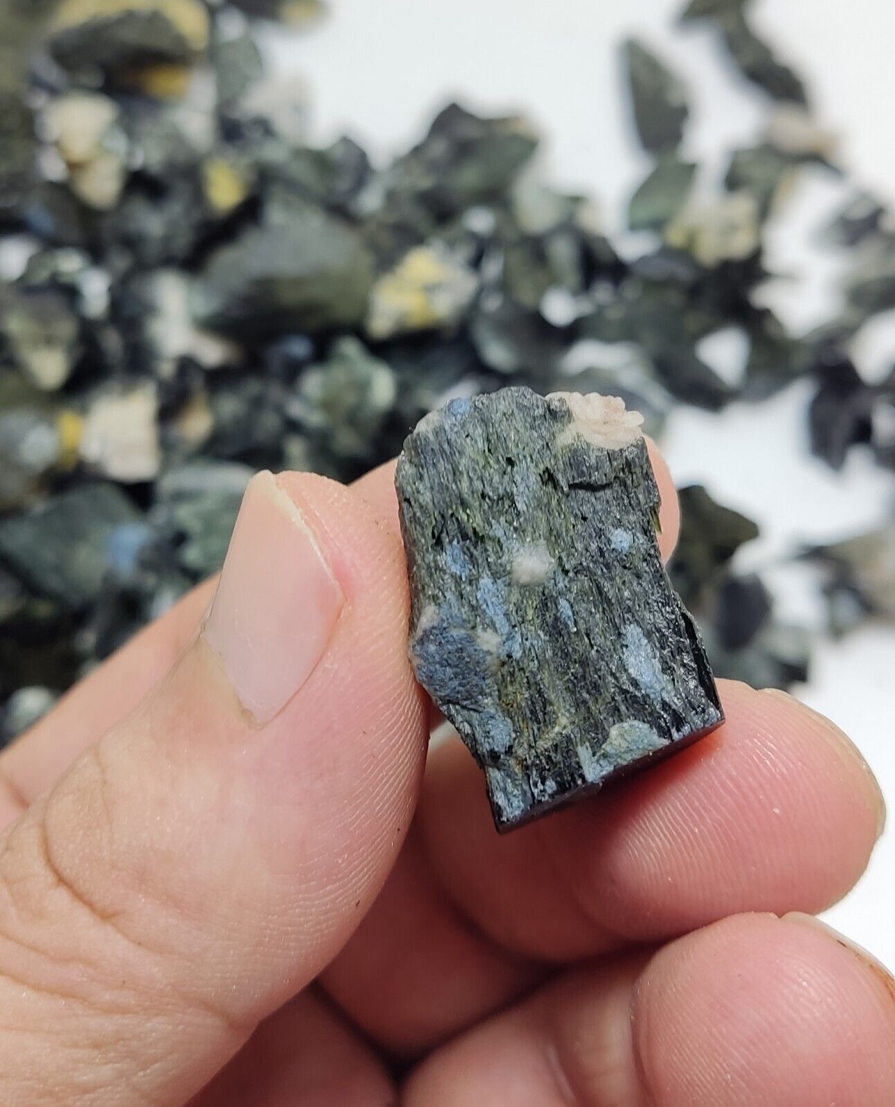 700 grams Natural aegirine crystals