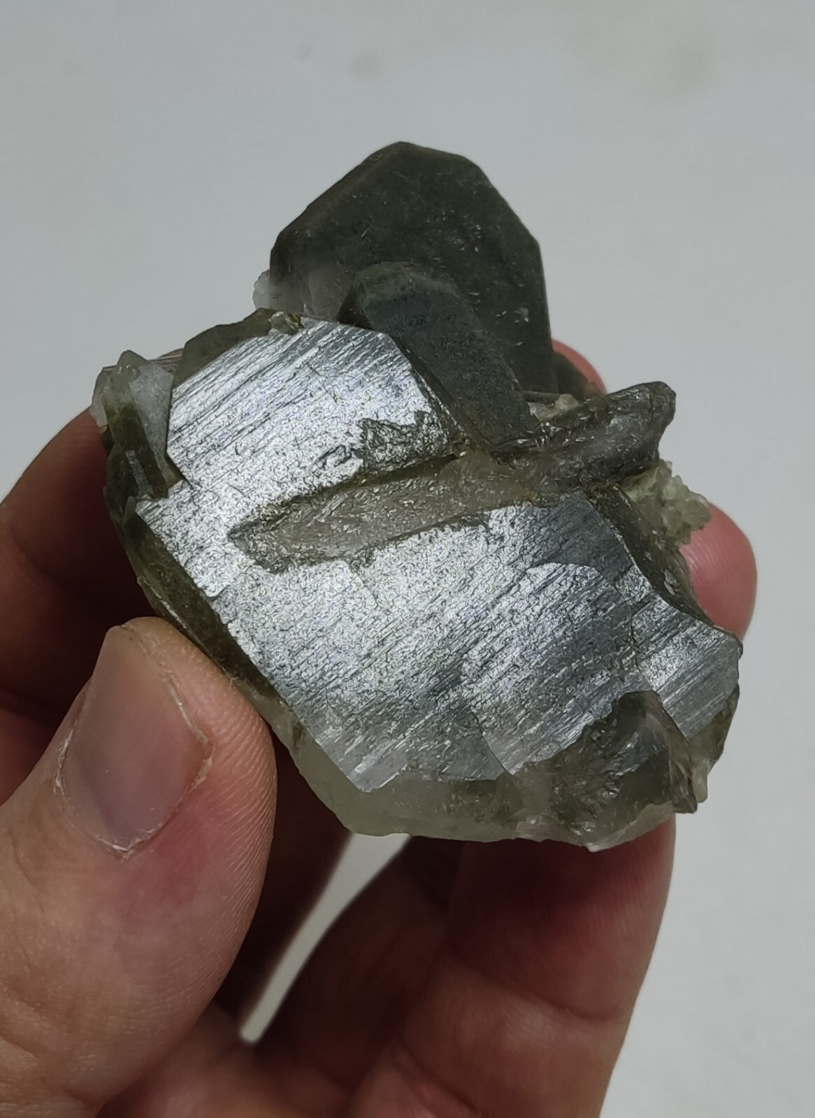 An Aesthetic Natural terminated quartz with Chlorite inclusions 82 grams