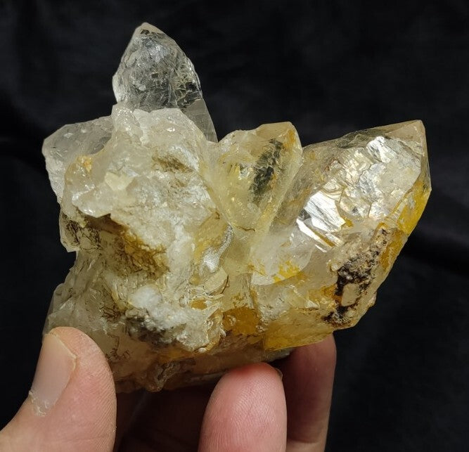 Natural terminated Quartz Crystal Specimen 253 grams