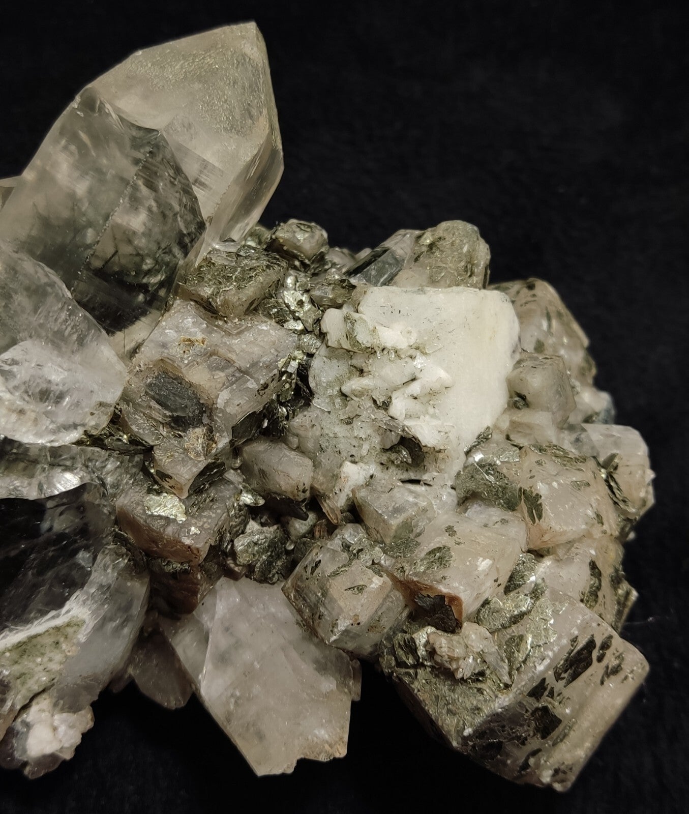 An Aesthetic specimen of quartz with Calcite and other minerals 679 grams
