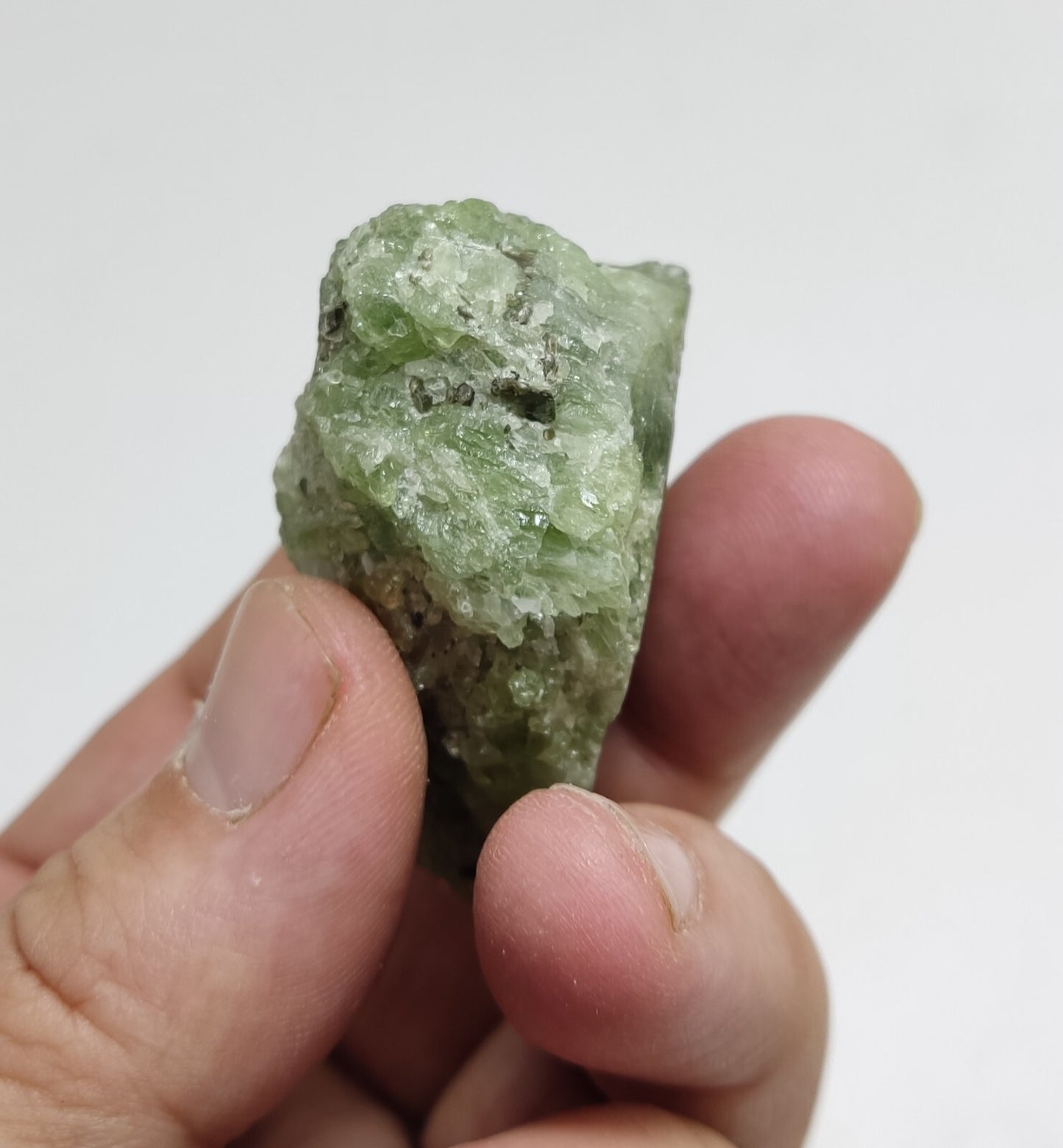 An amazing specimen of diopside crystal 71 grams