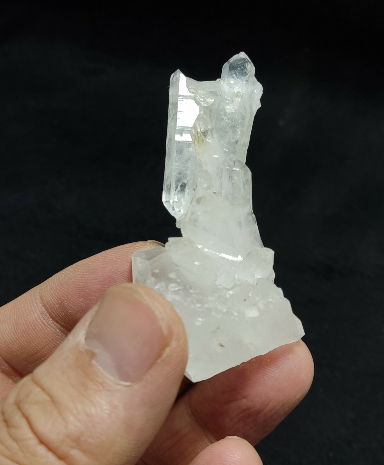 An amazing specimen of terminated Quartz crystal 39 grams