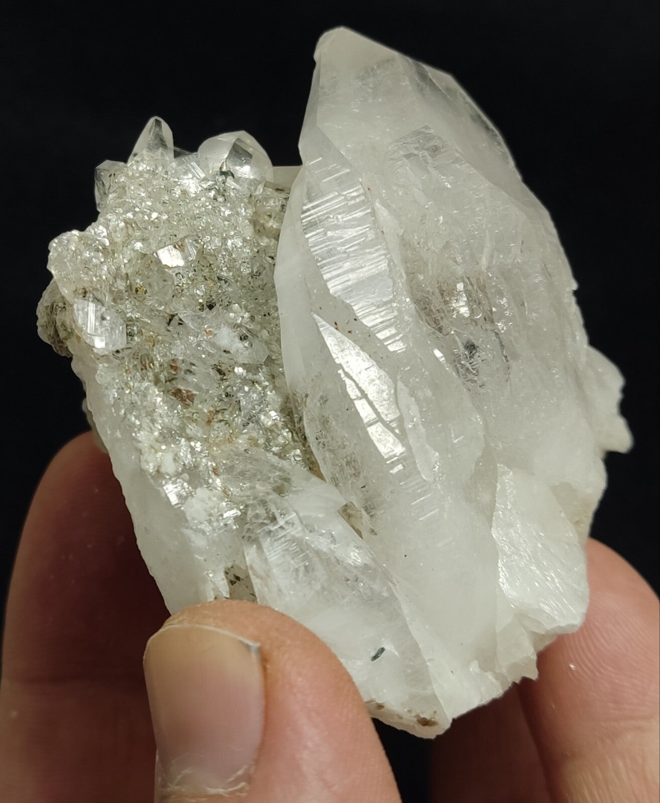 An Aesthetic terminated specimen of Quartz with mica 210 grams