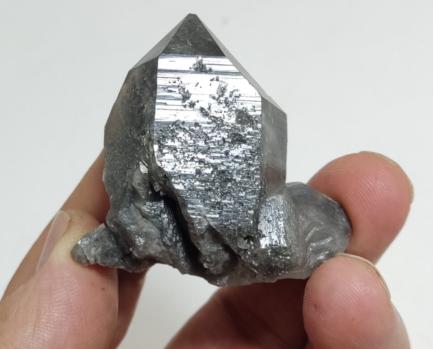 A very Aesthetic Natural terminated lodolite Quartz crystal 49 grams