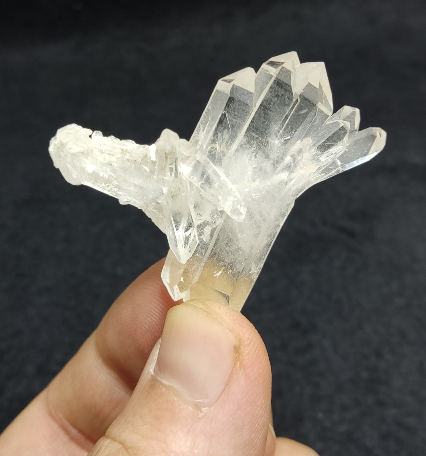 An Aesthetic terminated clear quartz cluster  17 grams