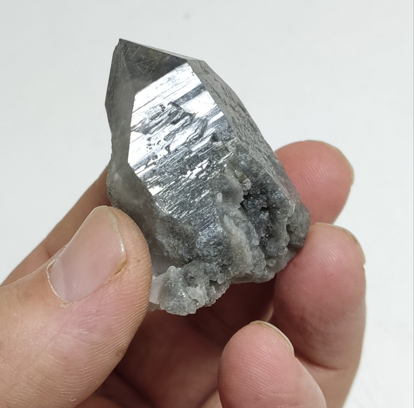 A very Aesthetic Natural terminated lodolite Quartz crystal 49 grams