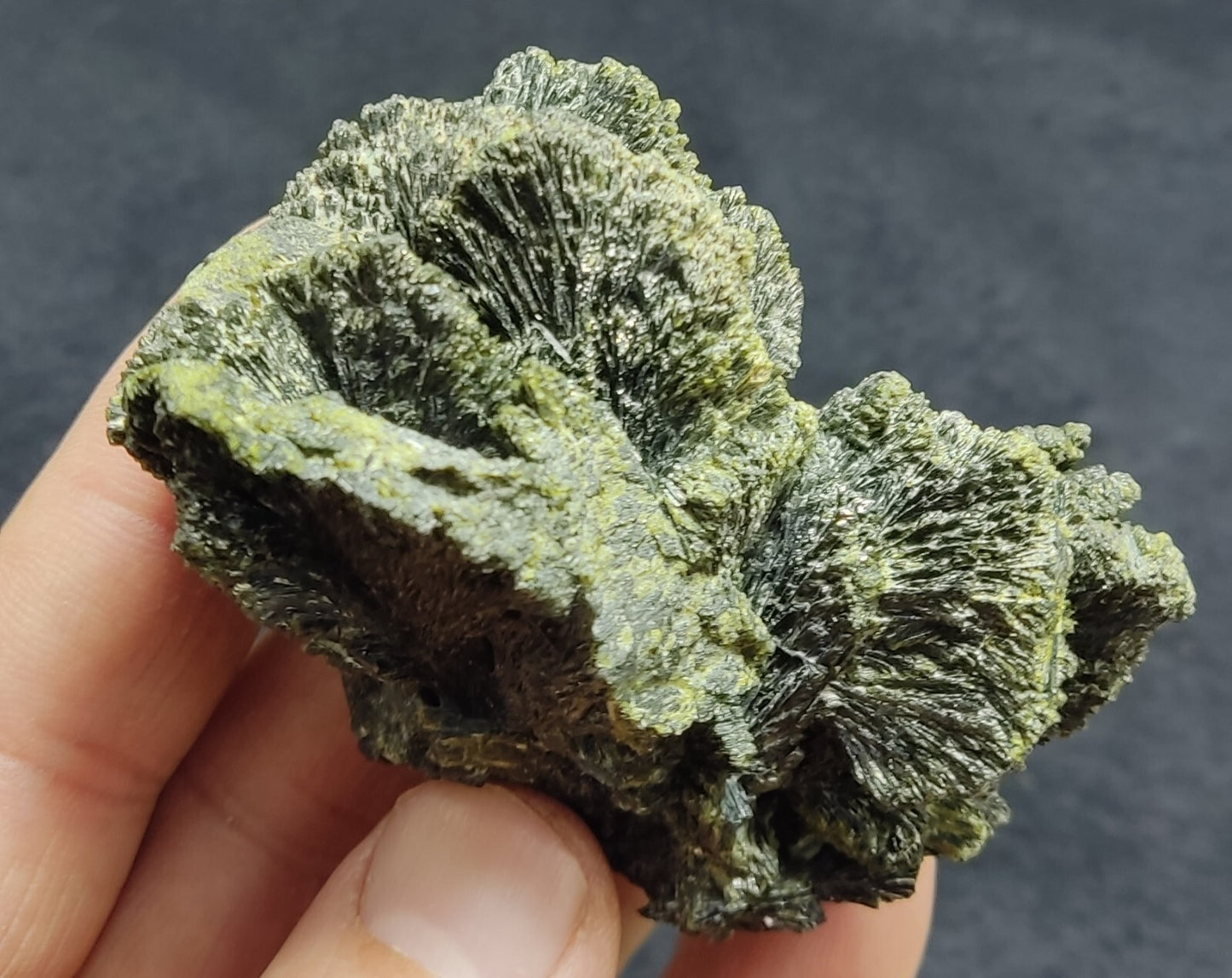 An aesthetic specimen of epidote crystal specimen 118 grams