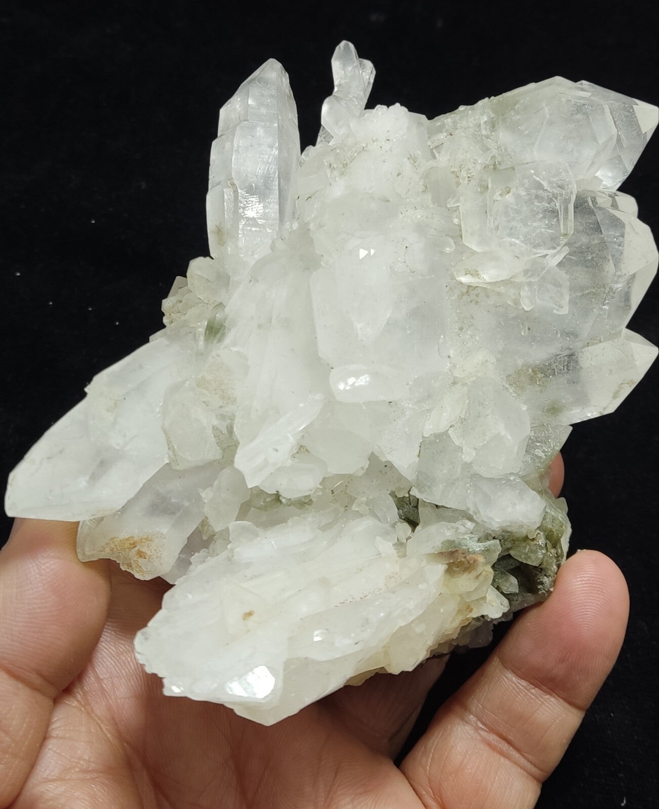 An Aesthetic large terminated Quartz cluster with chlorite inclusions 495 grams