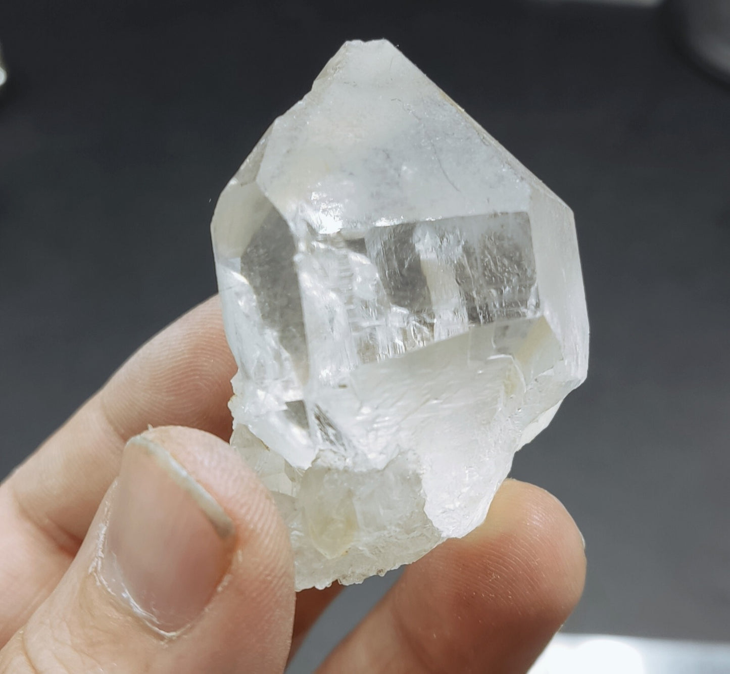 An Aesthetic terminated specimen of Quartz crystal 77 grams