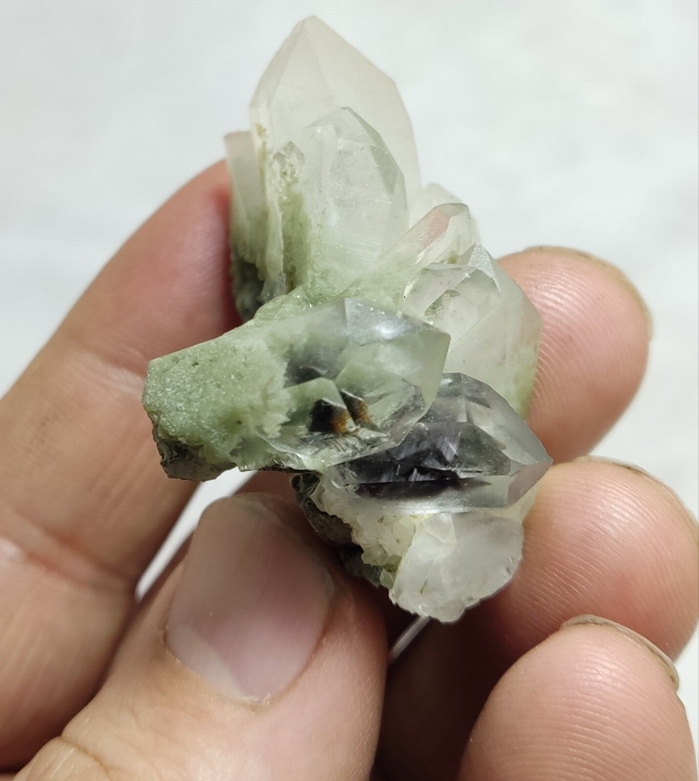 A very Aesthetic Natural terminated Chlorite-brookite Quartz 27 grams