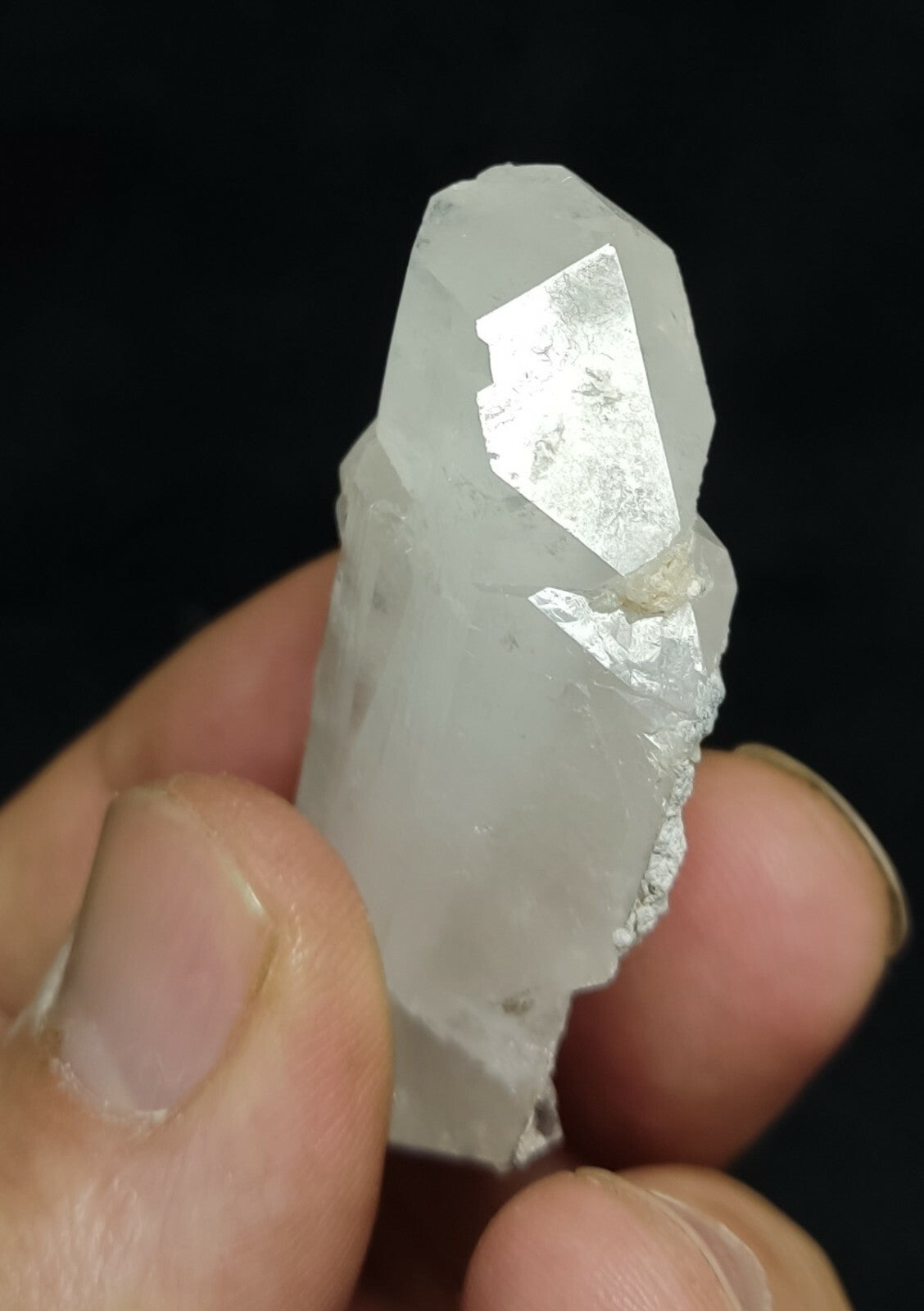 An amazing specimen of terminated faden Quartz crystal 32 grams