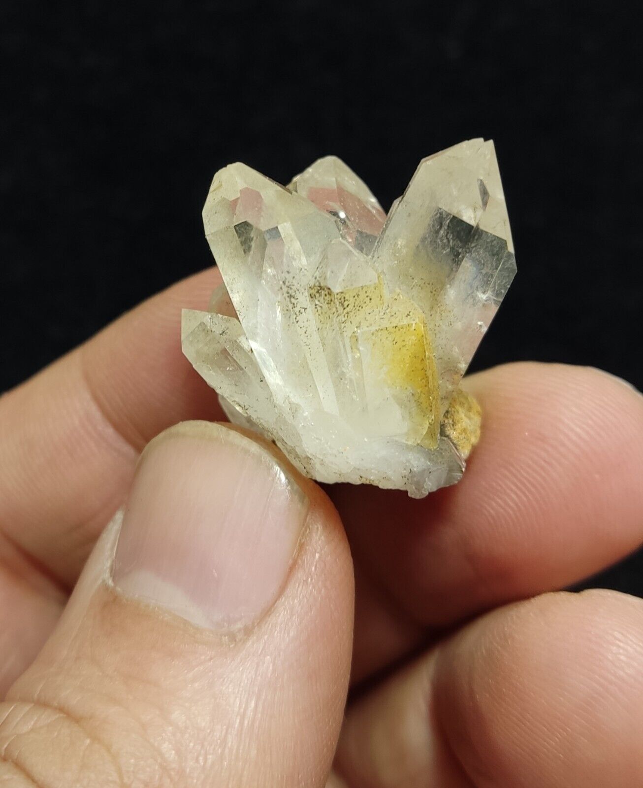 A small thumbna Aesthetic Natural beautifully terminated Quartz cluster 11 grams