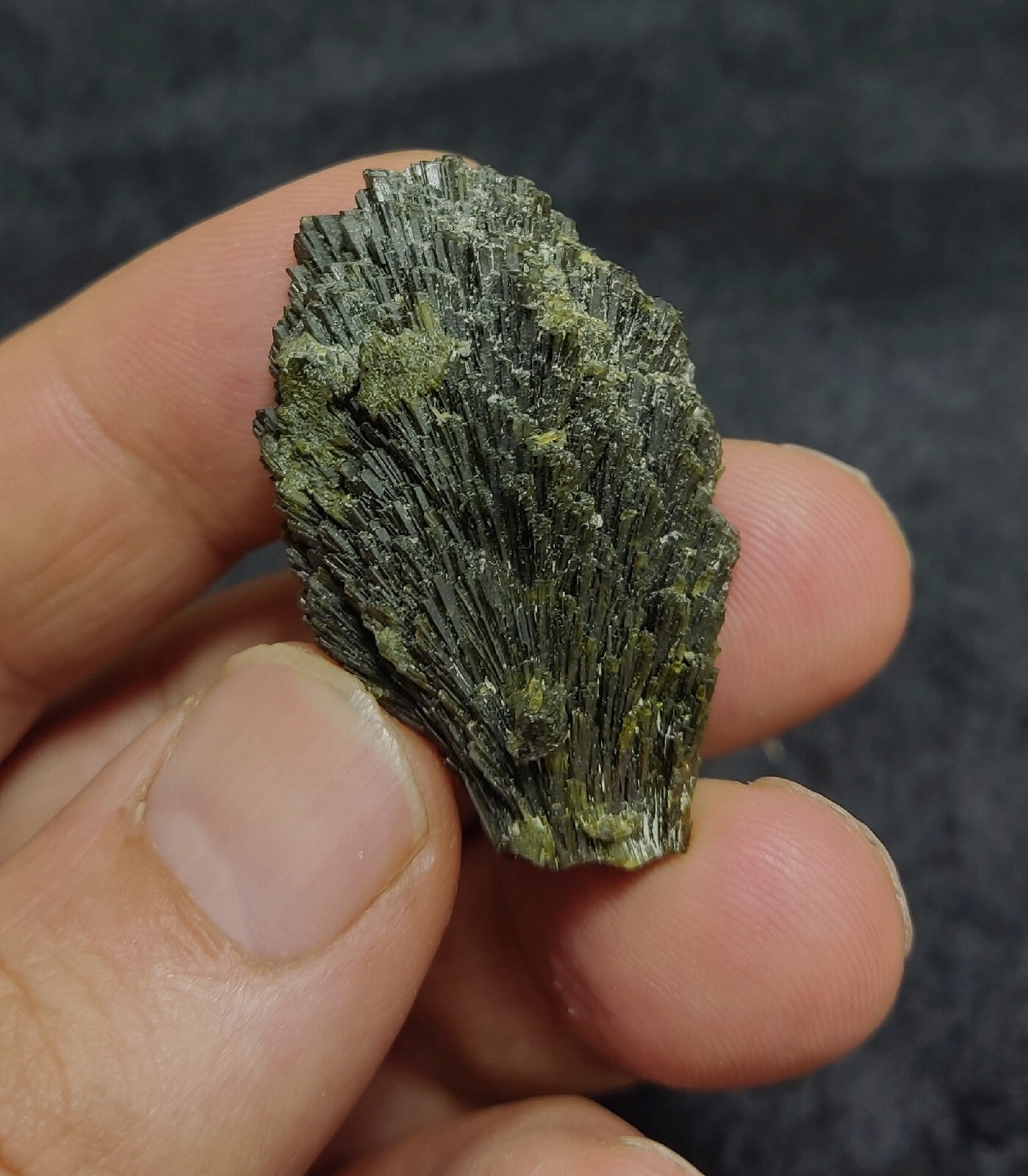 Epidote crystal spray like formations 20 grams