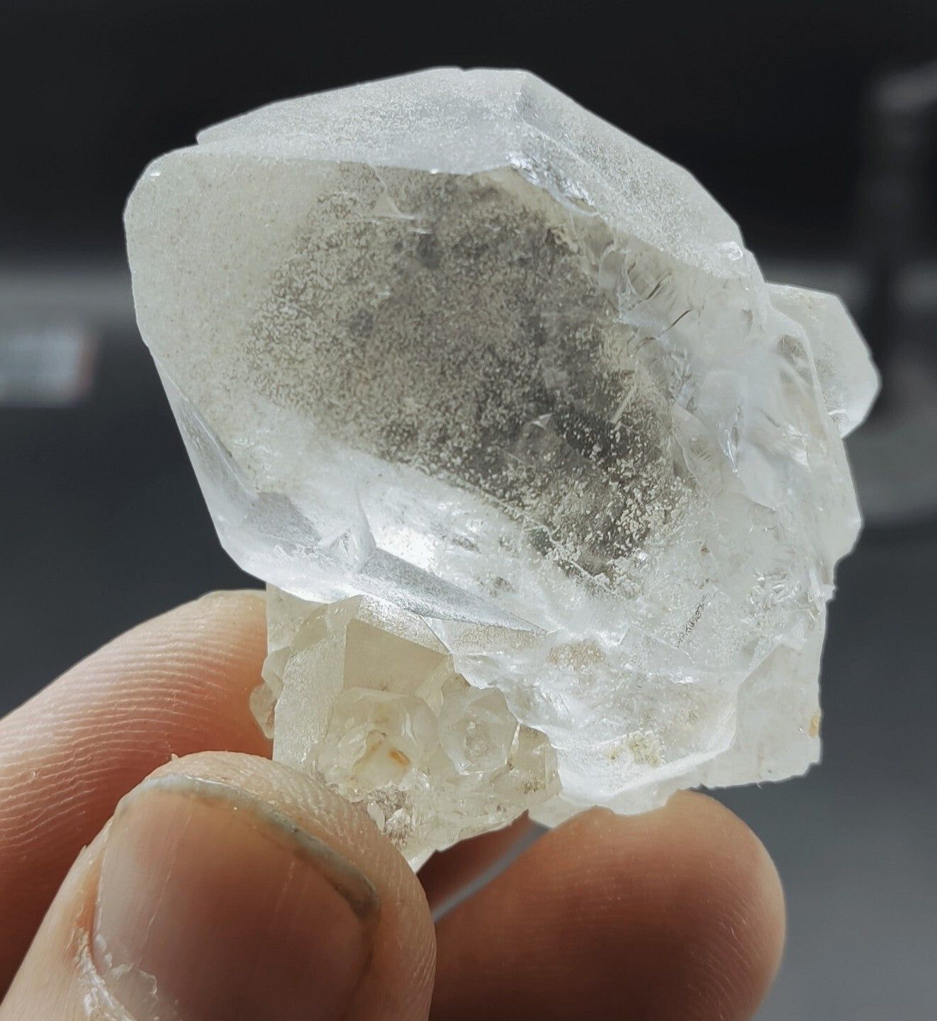 An Aesthetic terminated specimen of Quartz crystal 59 grams