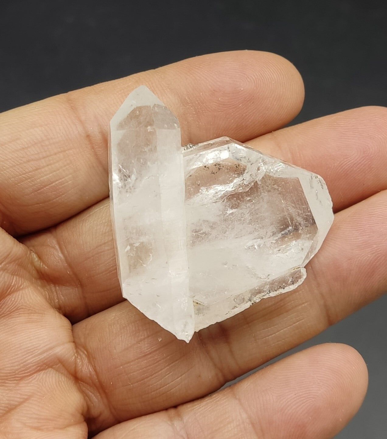 An Aesthetic terminated Quartz crystal specimen 30 grams