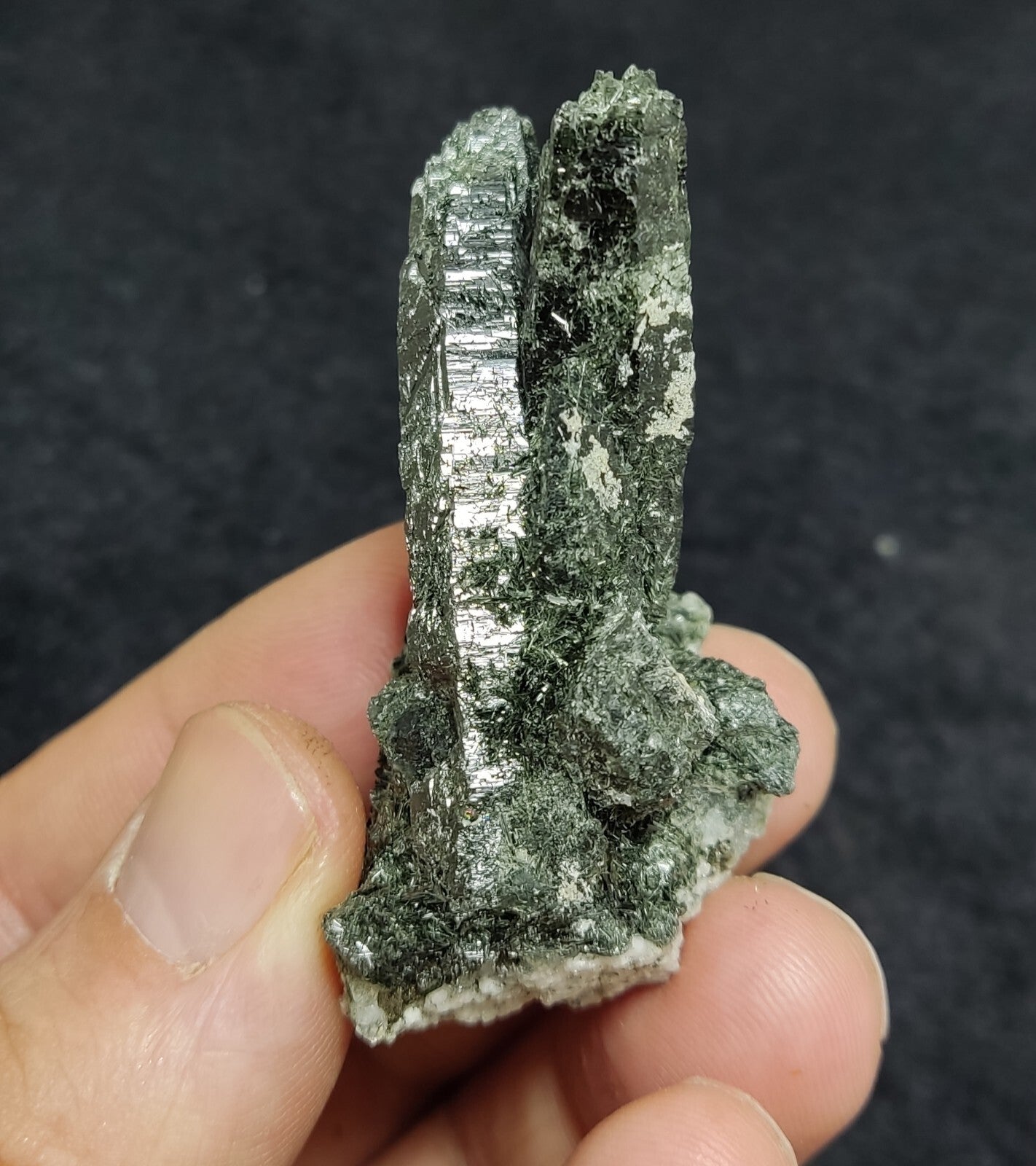 An Aesthetic Natural terminated Chlorite Quartz crystal specimen 32 grams