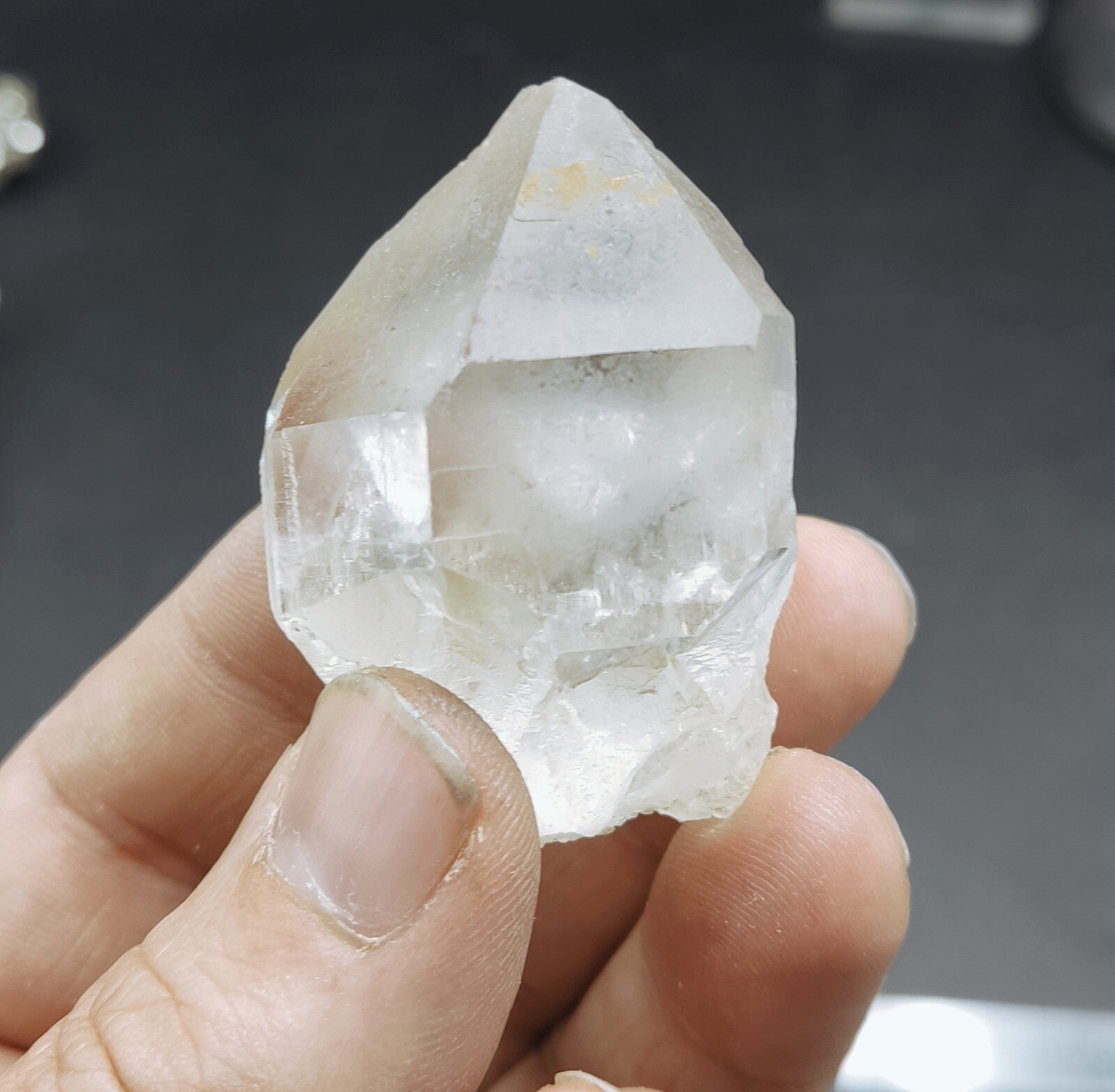 An Aesthetic terminated specimen of Quartz crystal 77 grams