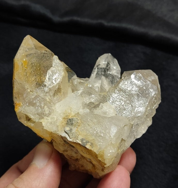 Natural terminated Quartz Crystal Specimen 253 grams