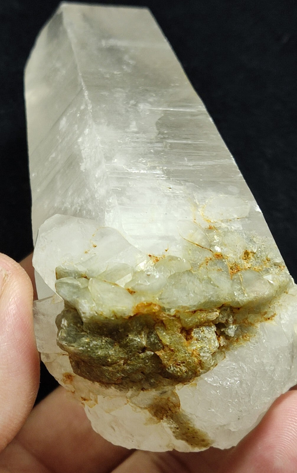 An Aesthetic terminated specimen of Quartz crystal 463 grams