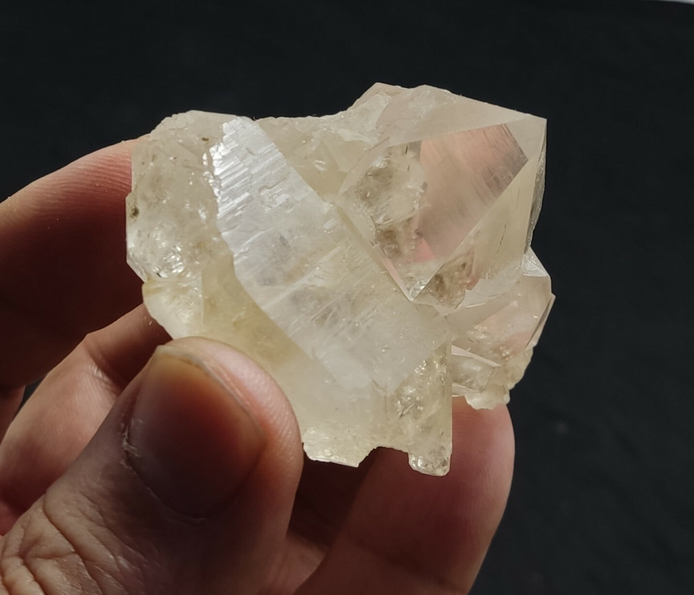An aesthetic specimen of terminated Quartz crystals cluster 86 grams