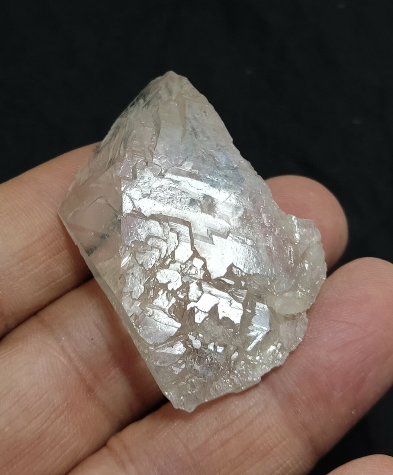 A very Aesthetic Natural beautifully terminated Quartz crystal 27 grams