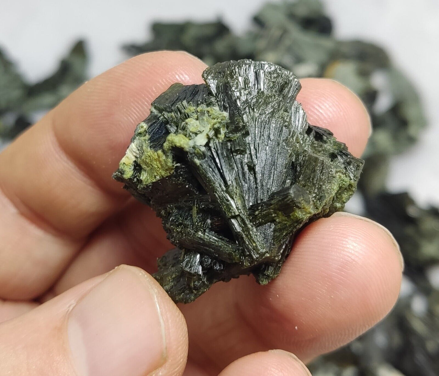1000 grams epidote crystals