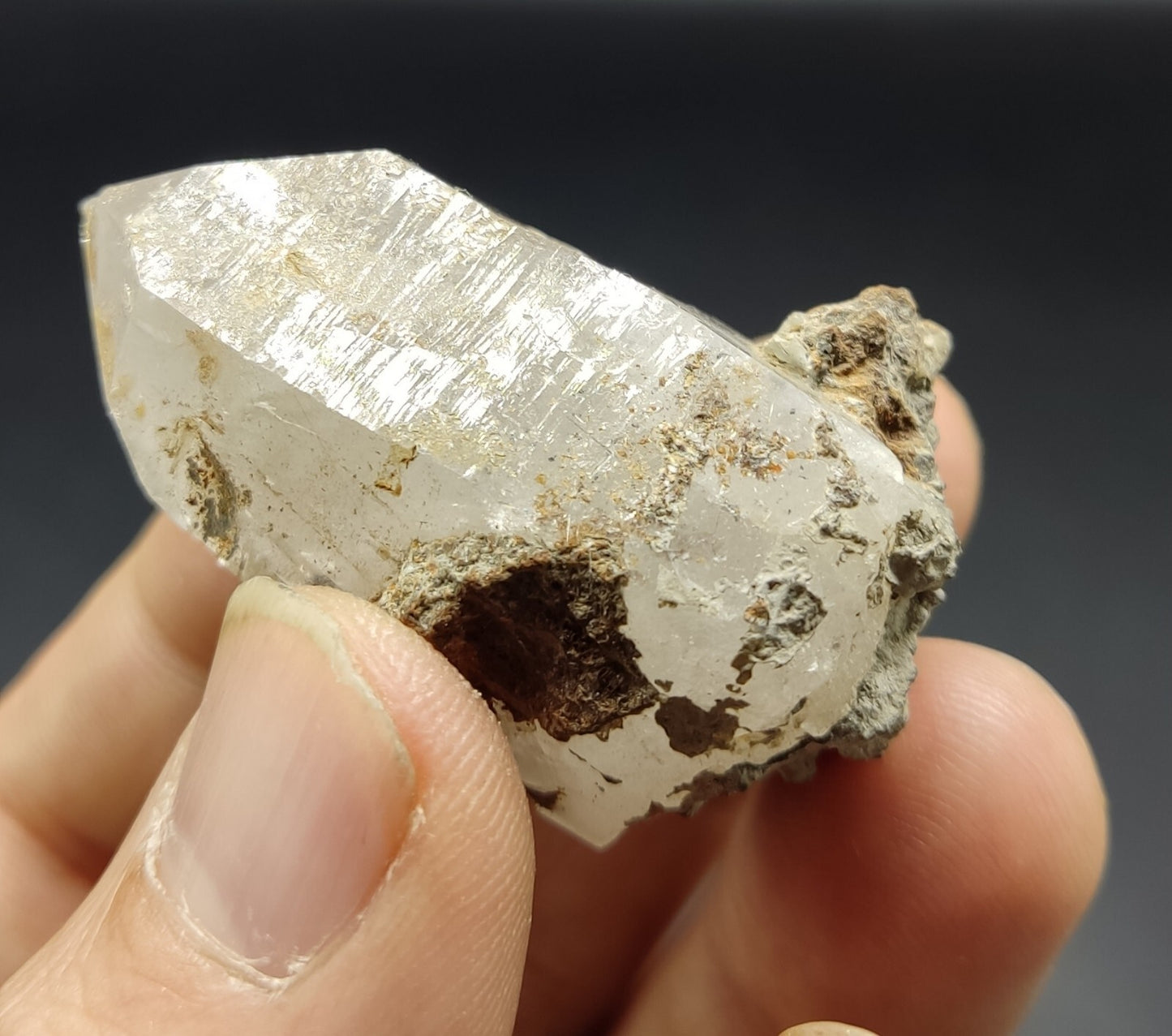 An Aesthetic specimen of rutiles included quartz crystal 42 grams