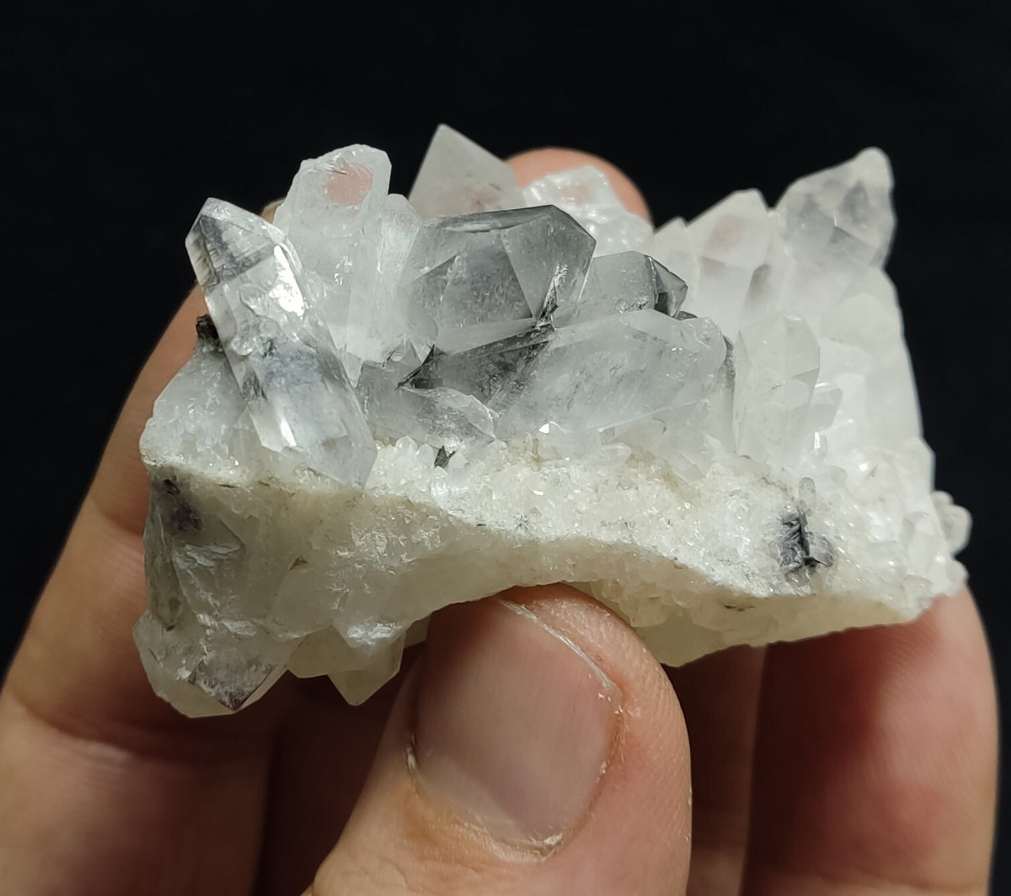 A very Aesthetic Natural terminated brookite Quartz cluster 84 grams