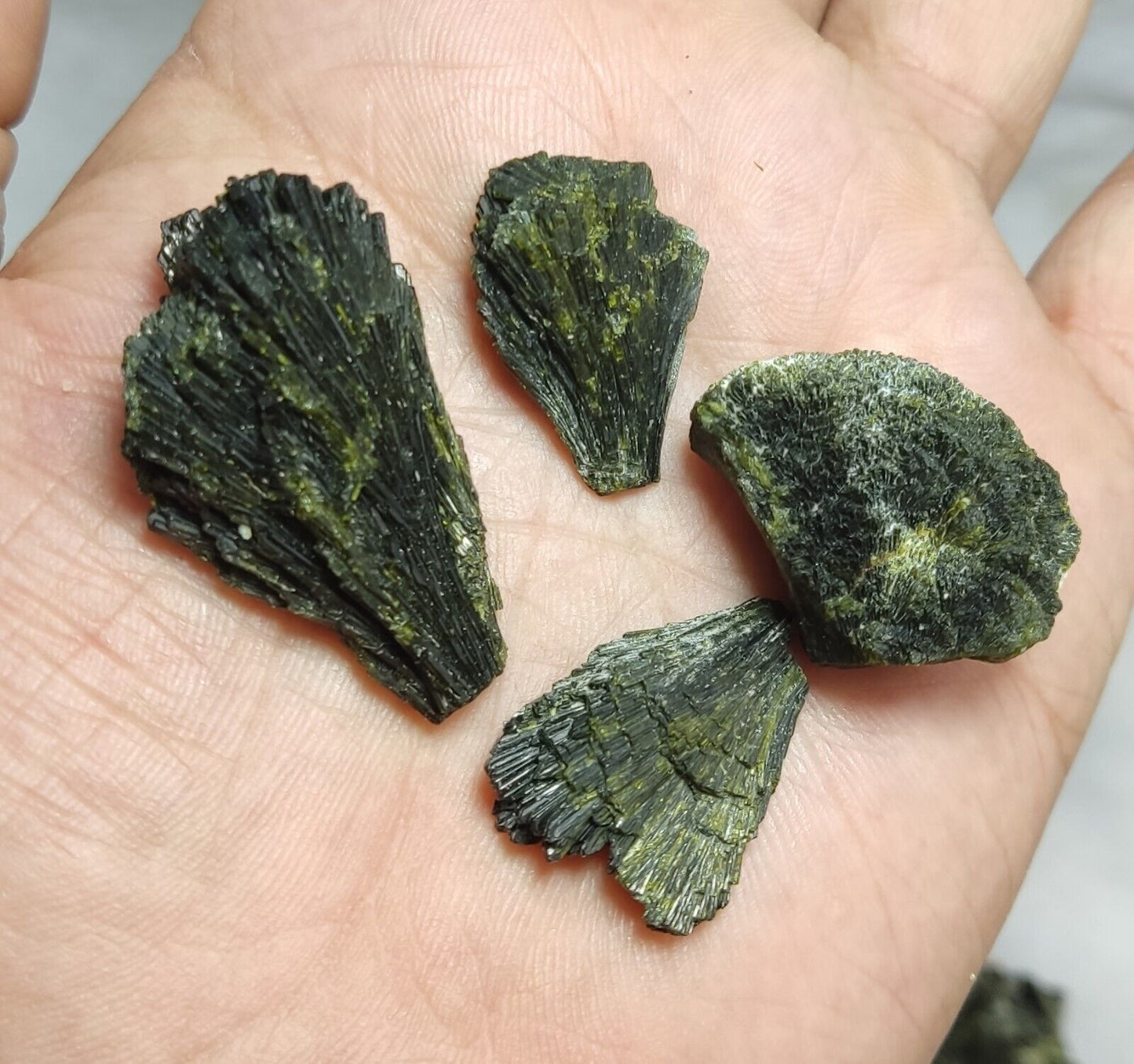 1000 grams epidote crystals