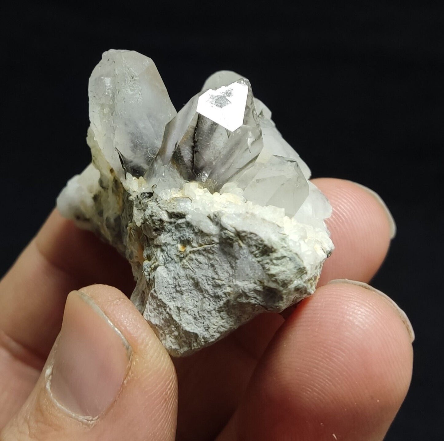 A very Aesthetic Natural terminated brookite Quartz cluster 49grams