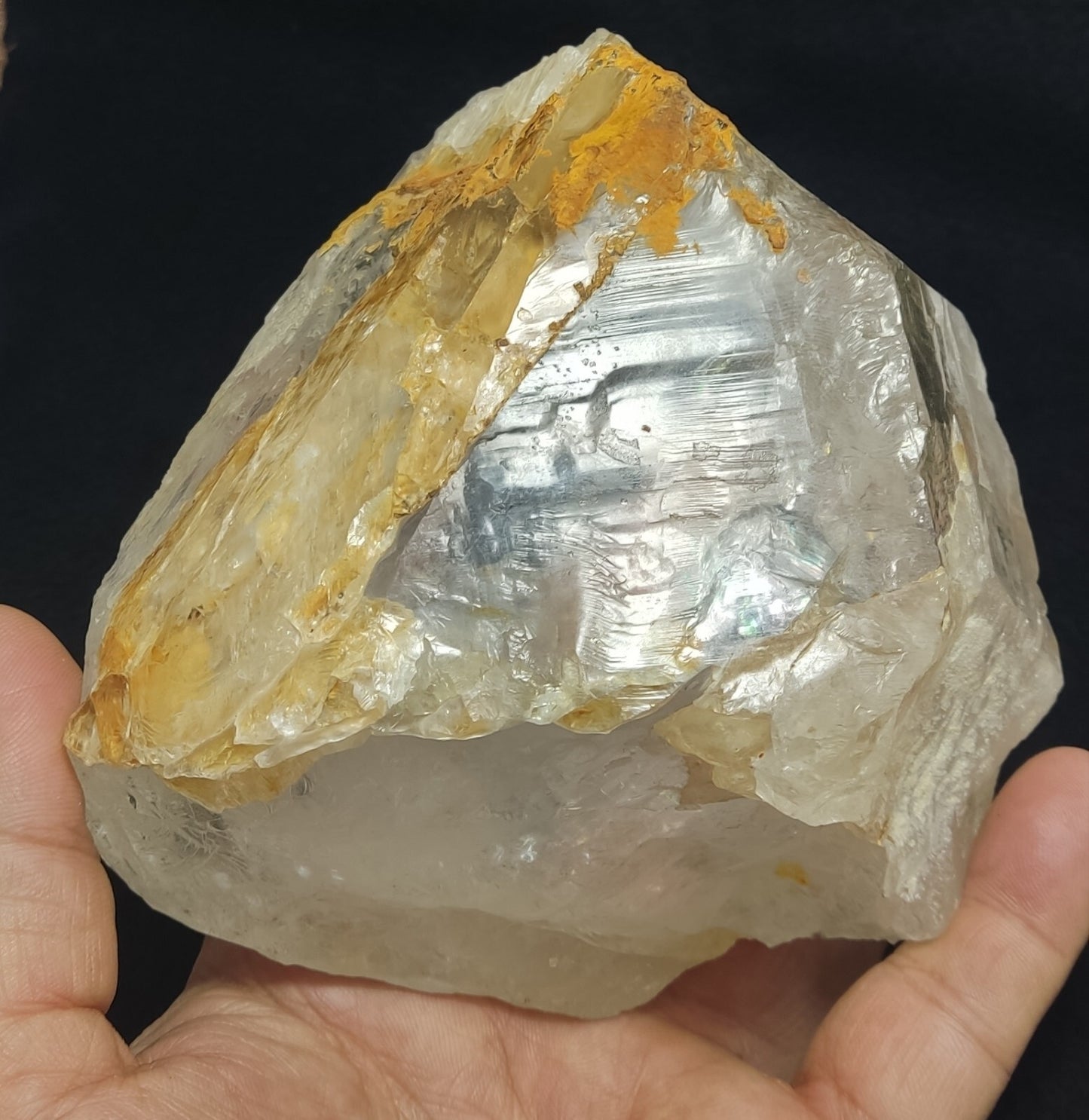 An Aesthetic large specimen of naturally terminated quartz crystal 1530 grams