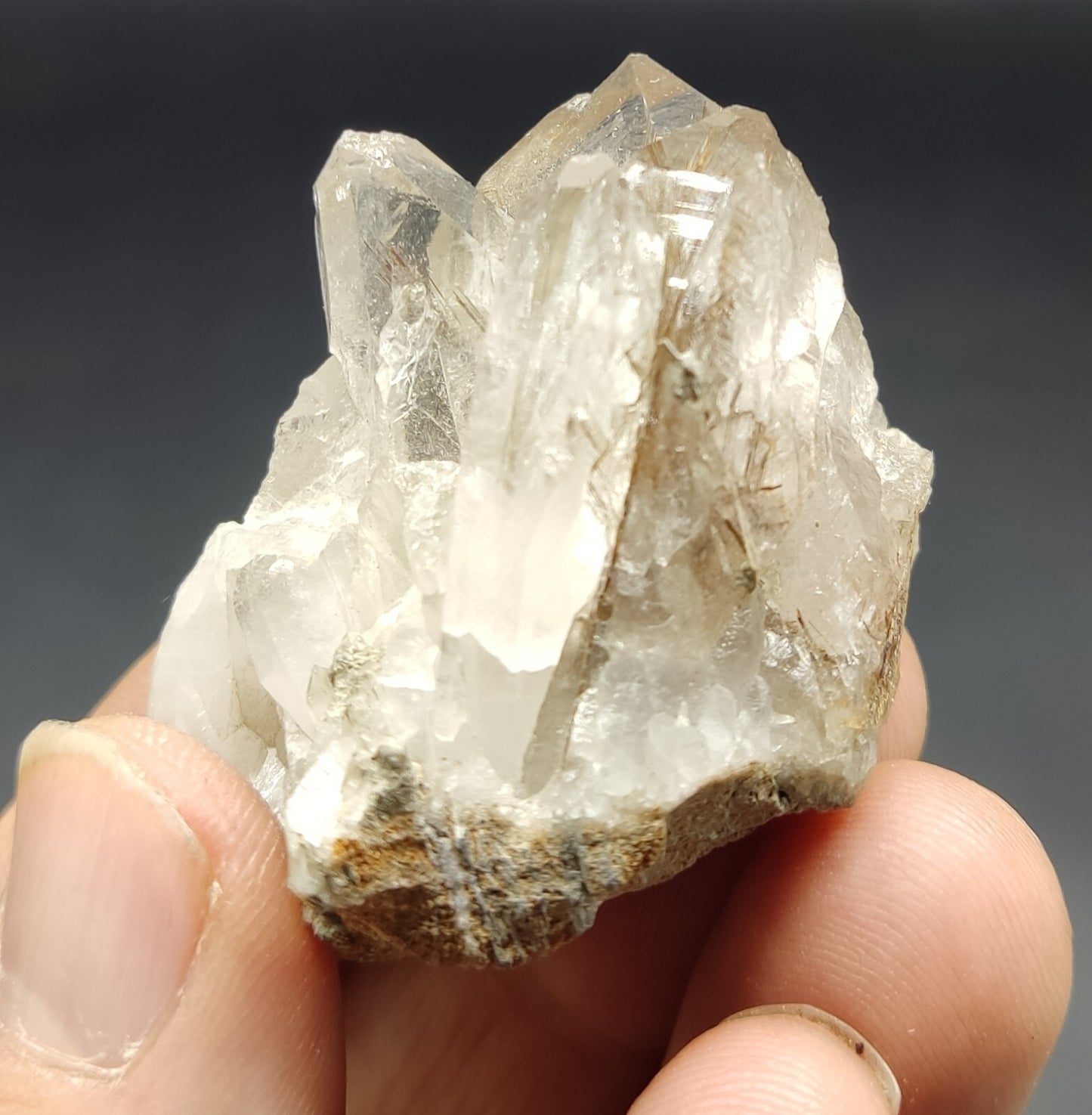 An Aesthetic specimen of rutiles included quartz crystal 41 grams