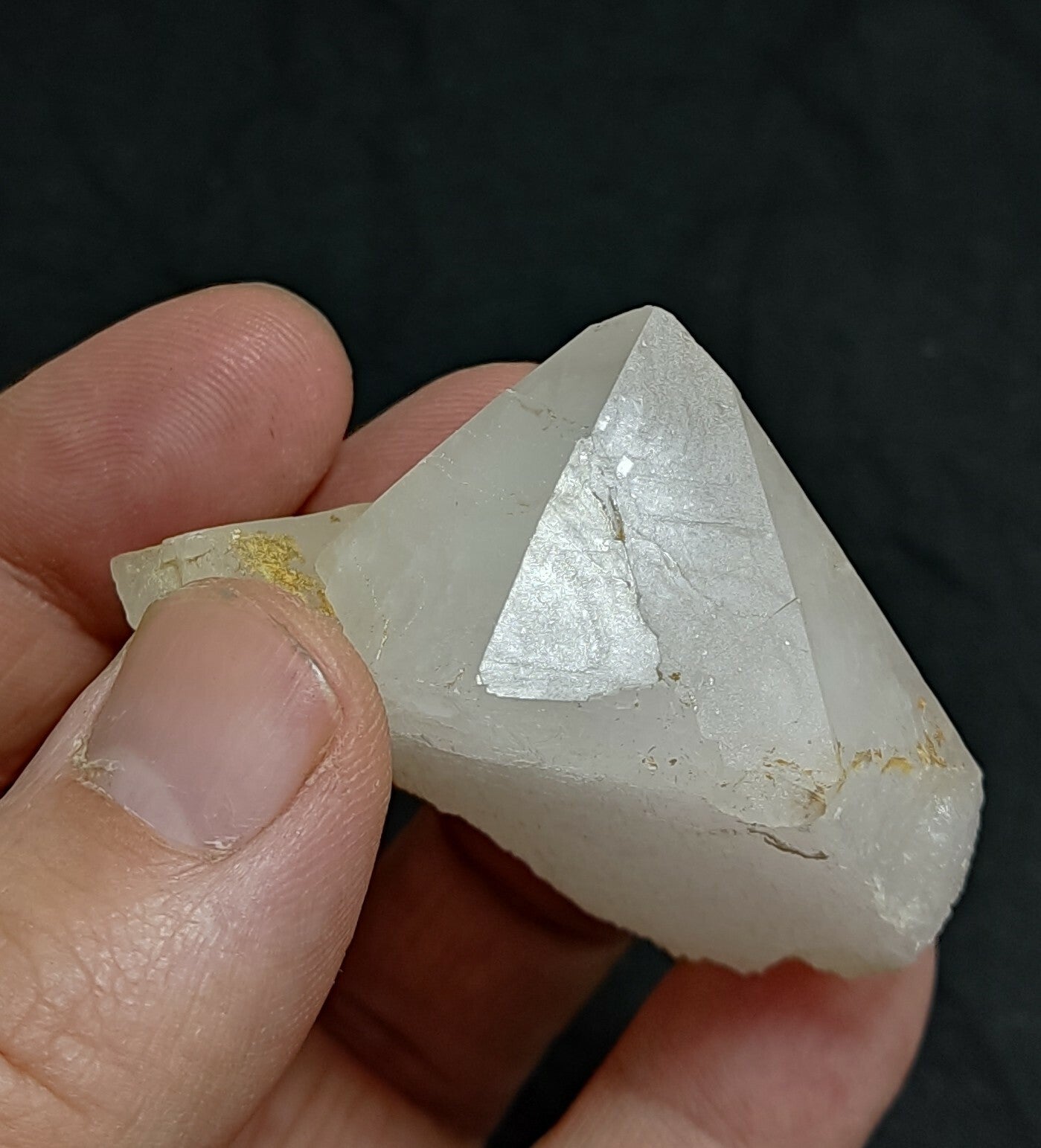 A very Aesthetic Natural beautifully terminated Quartz crystal 80 grams