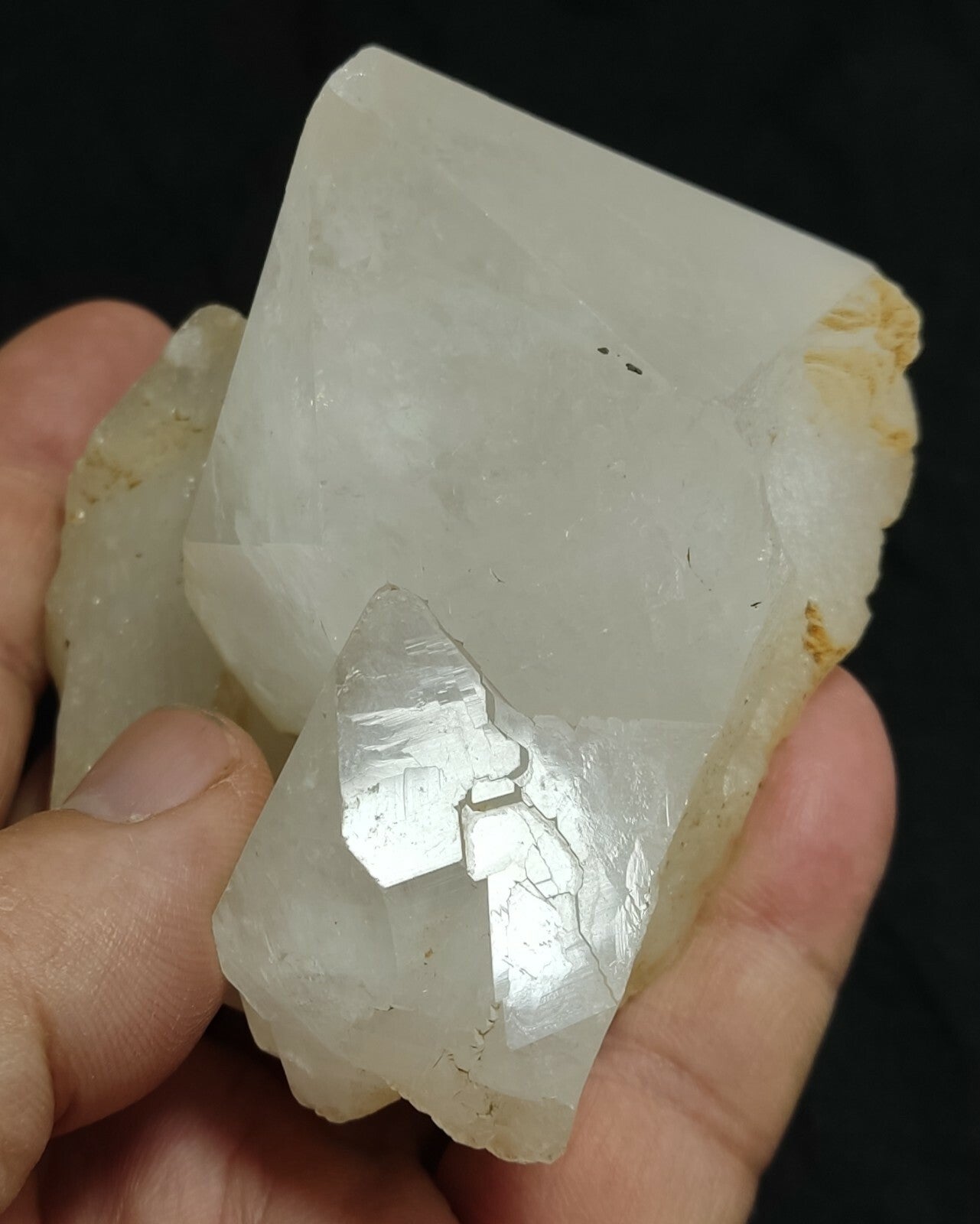 A very Aesthetic Natural beautifully terminated Quartz crystal 266 grams