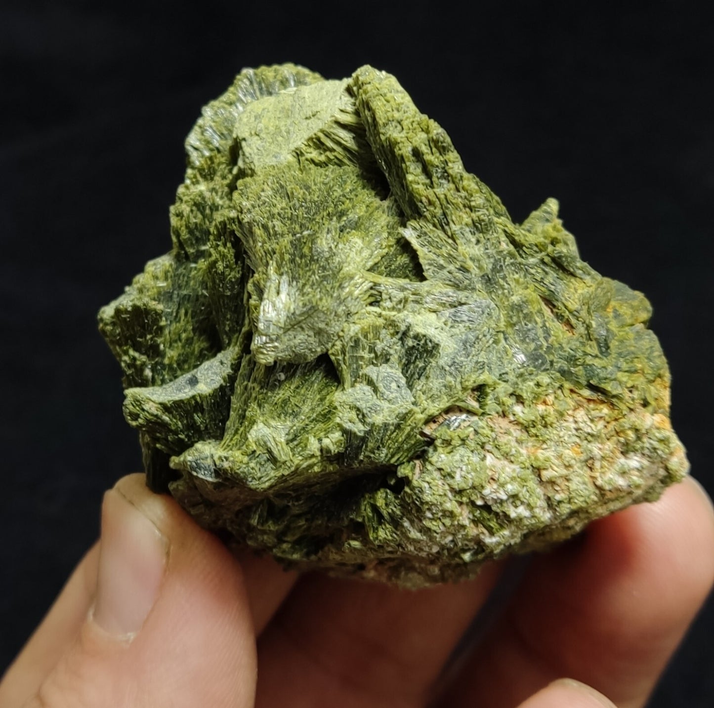 An aesthetic specimen of epidote crystal specimen 110 grams
