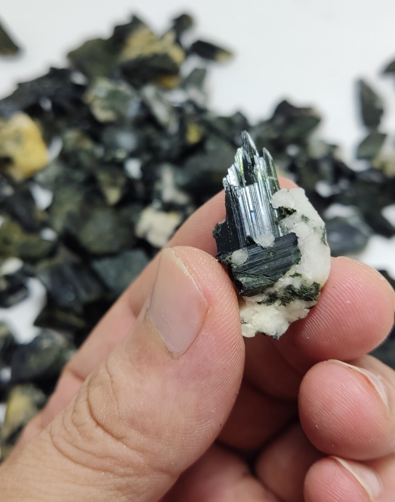 700 grams Natural aegirine crystals