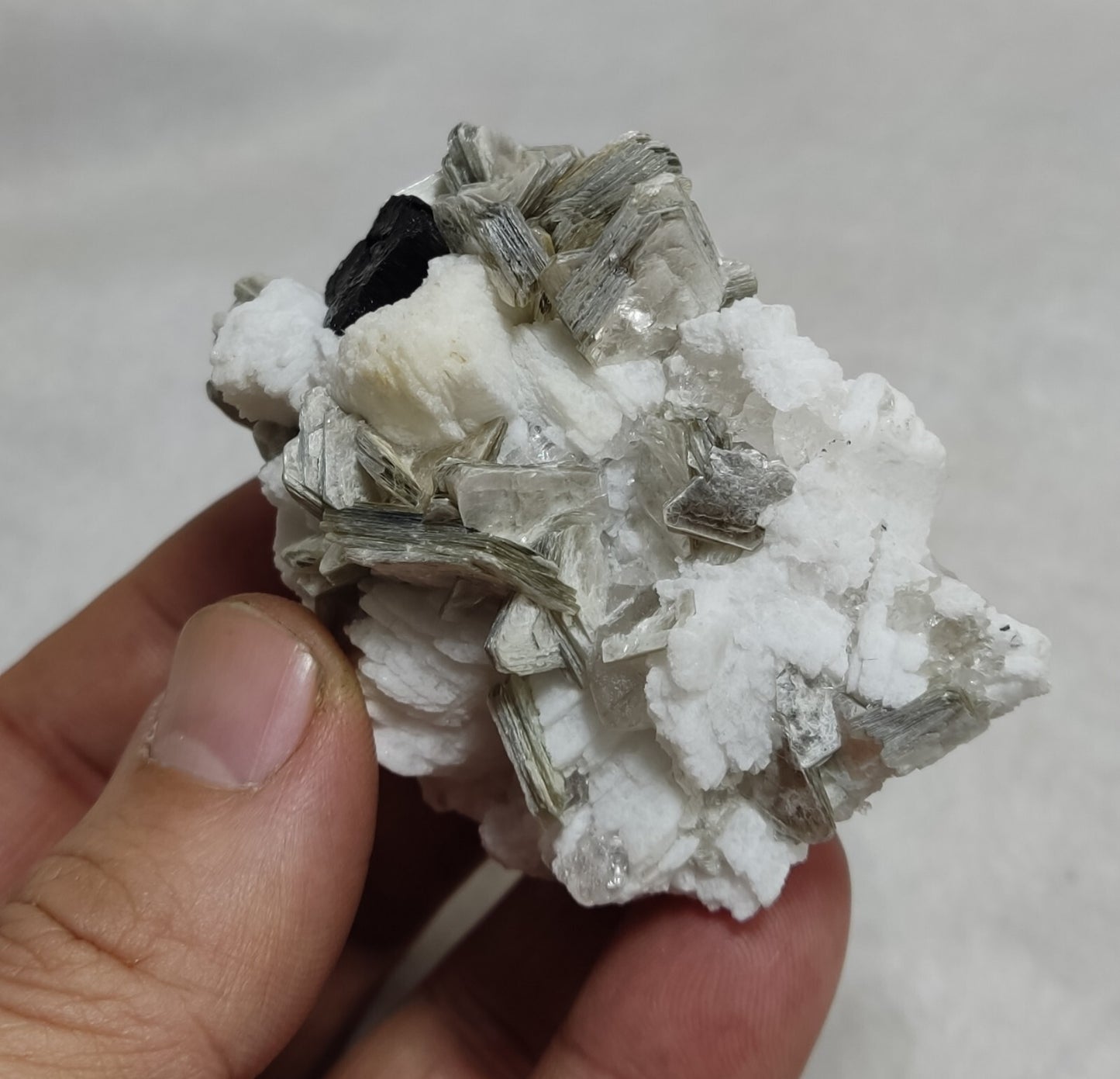 An amazing specimen of quartz with muscovite and albite 134 grams