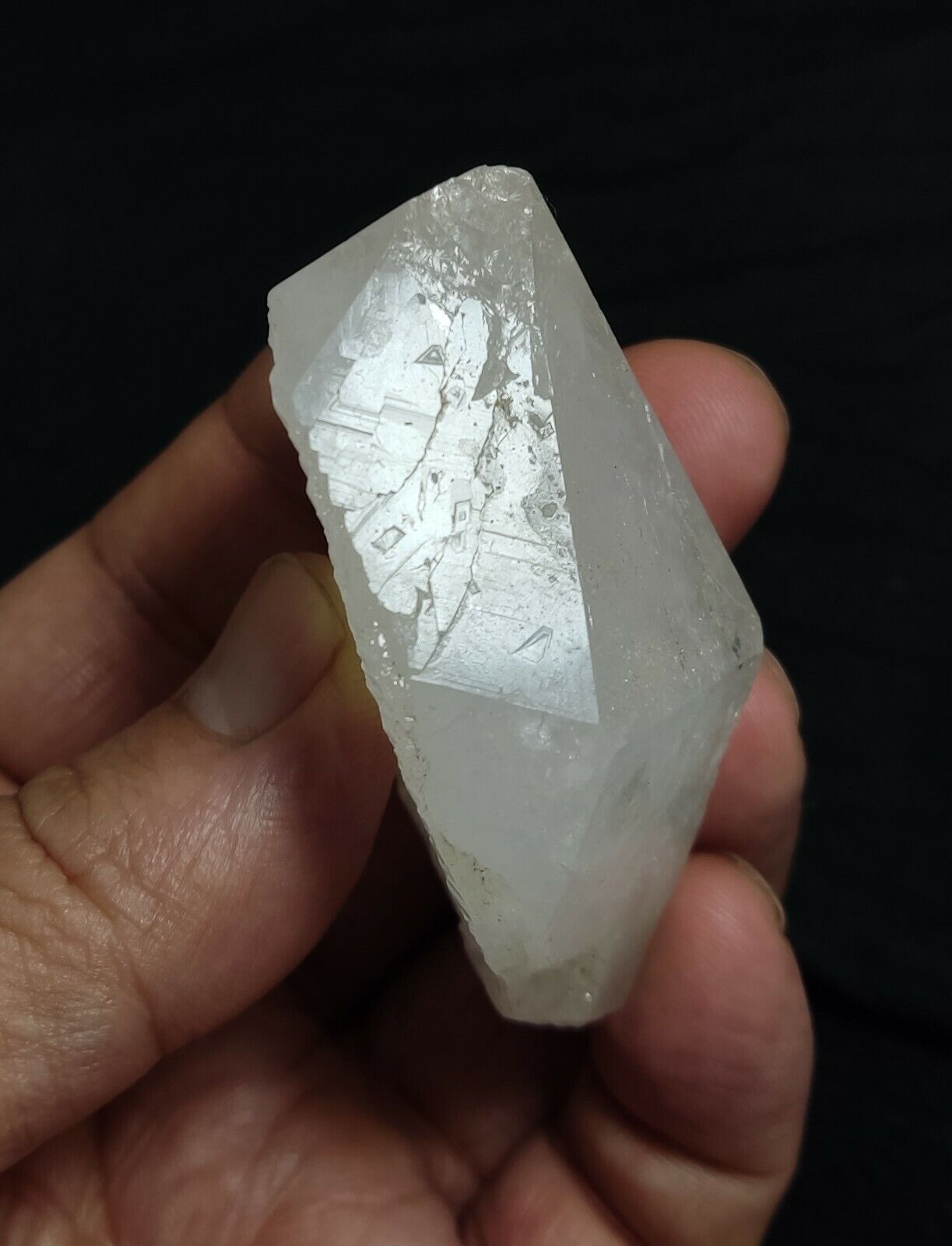 A very Aesthetic Natural beautifully terminated Quartz crystal 96 grams