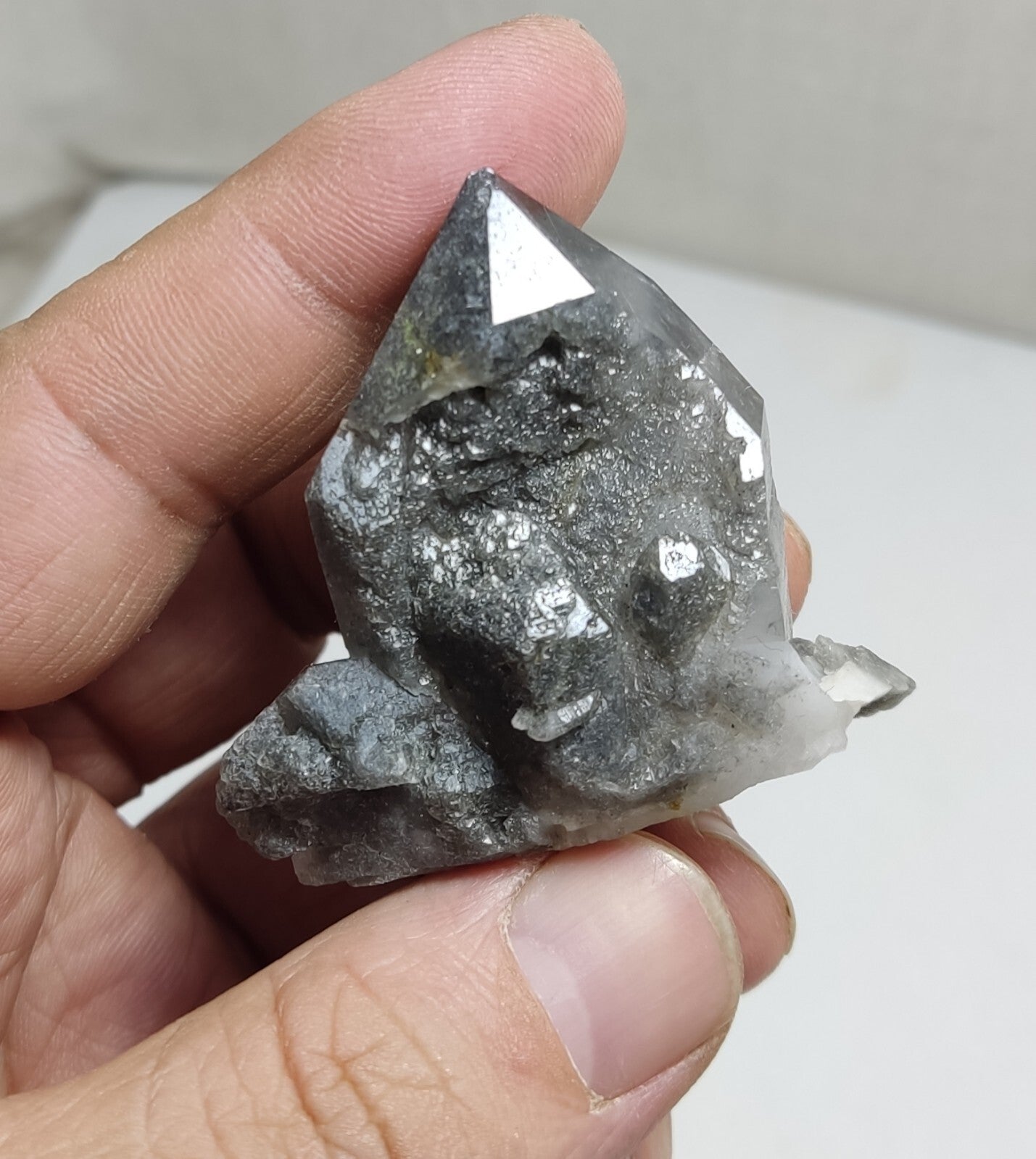 A very Aesthetic Natural terminated lodolite Quartz crystal 49 grams