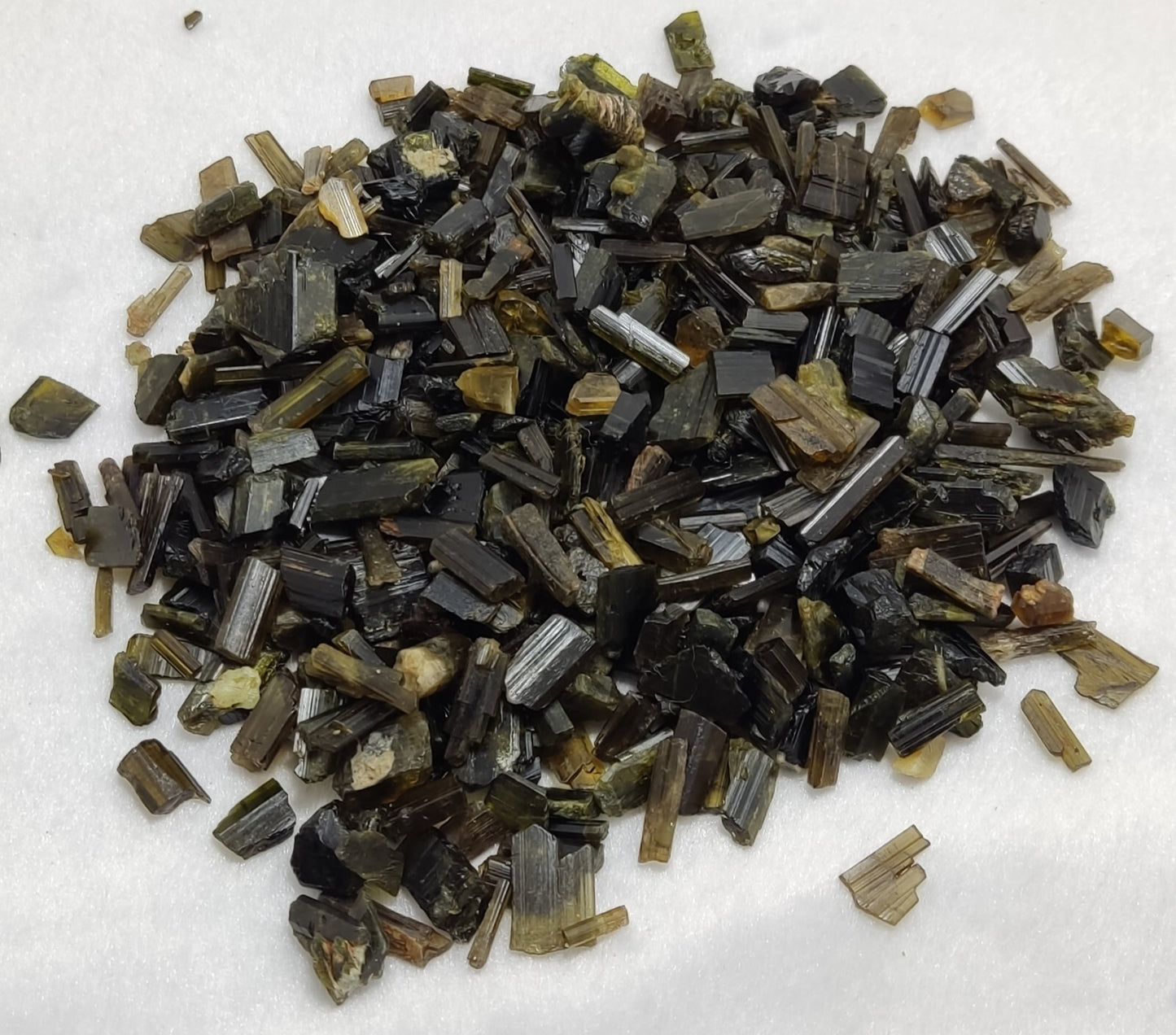 290 grams Natural terminated epidote crystals