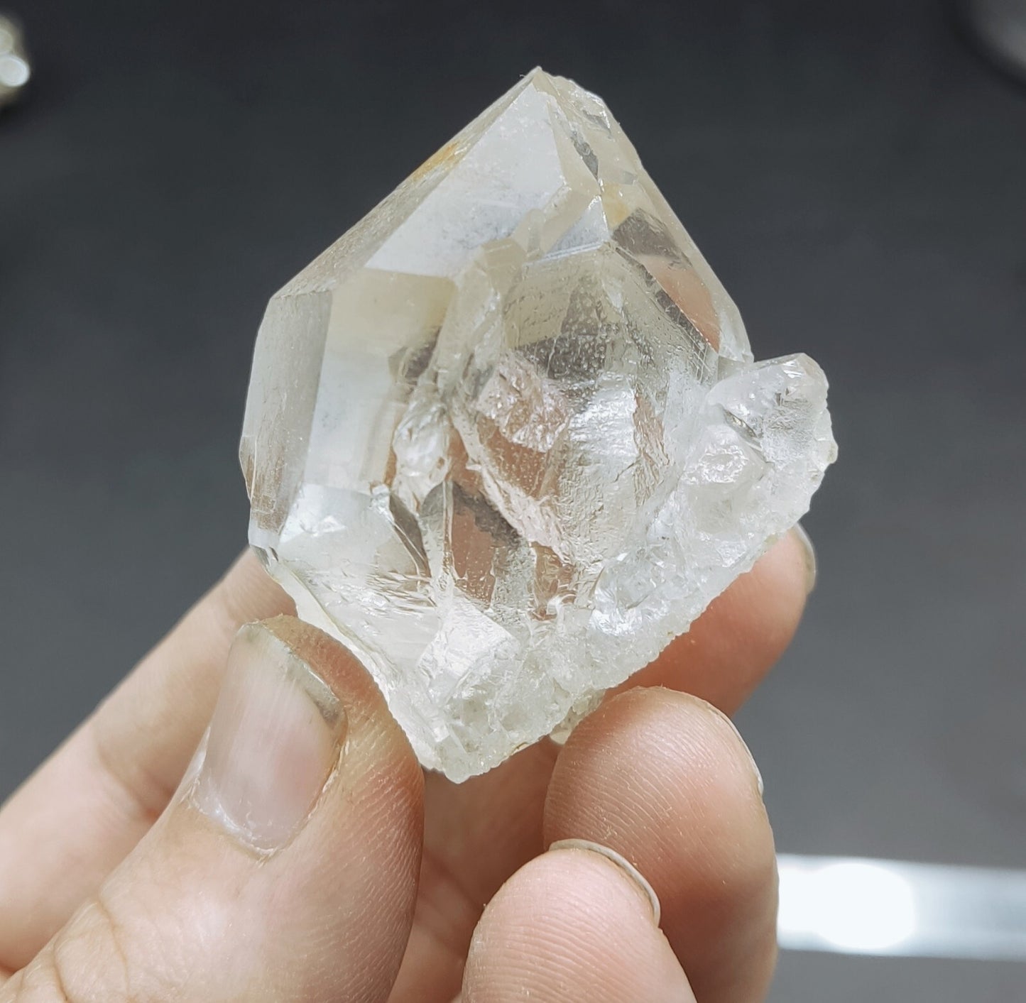 An Aesthetic terminated specimen of Quartz crystal 77 grams