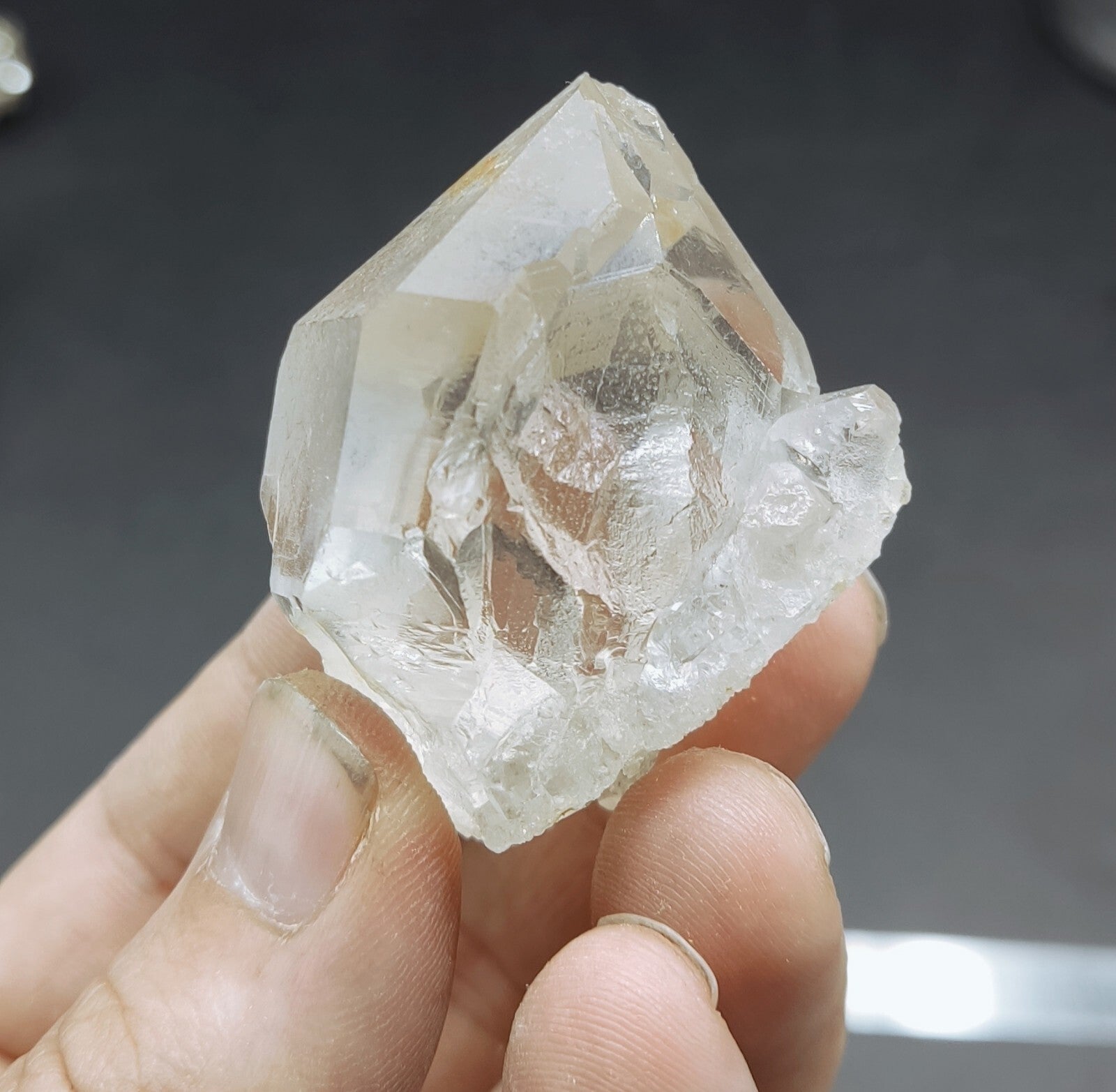 An Aesthetic terminated specimen of Quartz crystal 77 grams