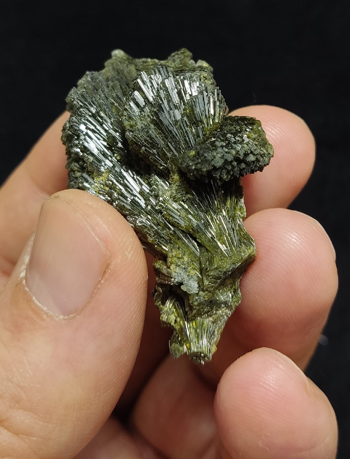 Single natural Epidote Crystal spray formations 29 grams