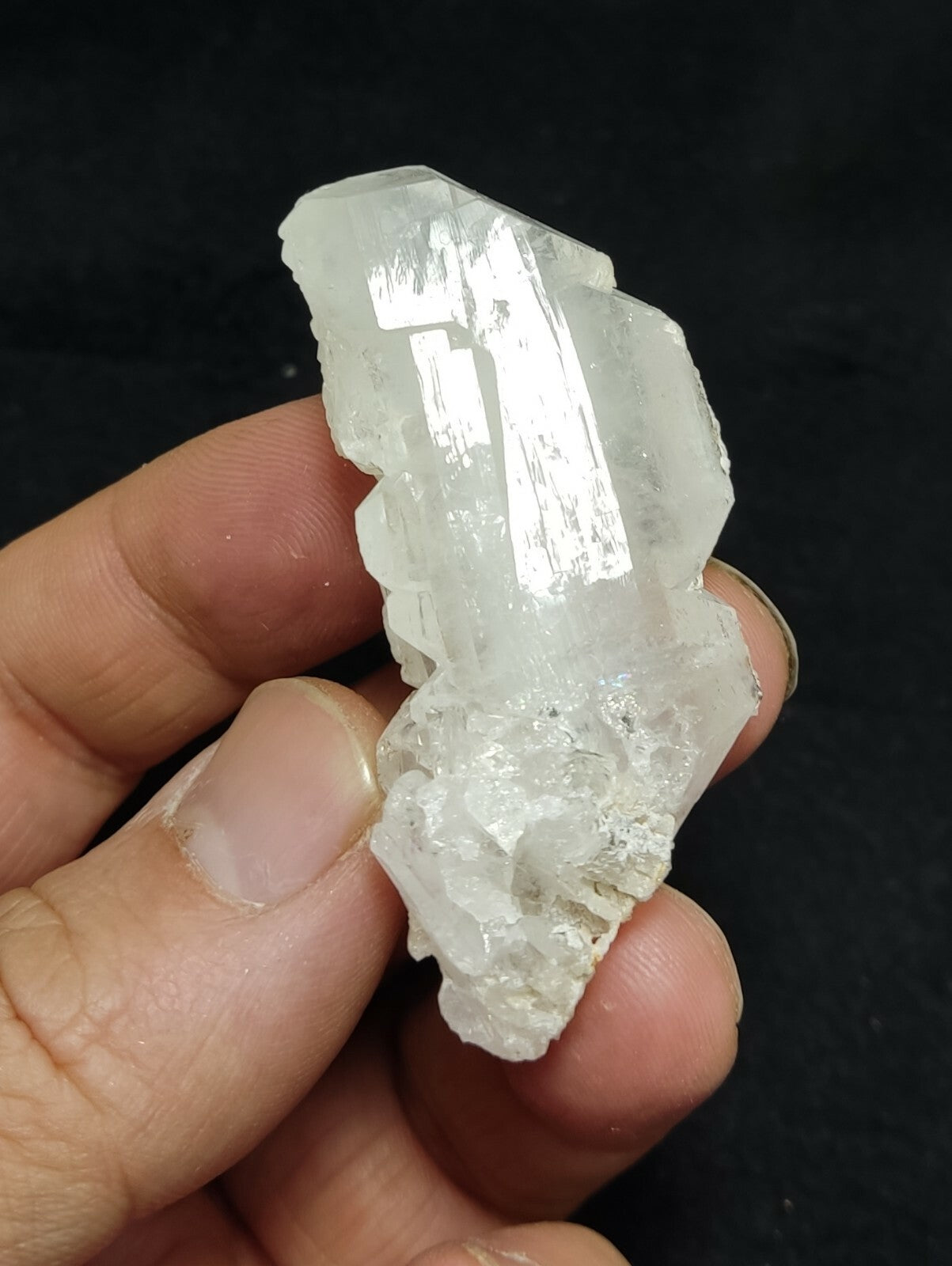 An amazing specimen of terminated faden Quartz crystal 32 grams